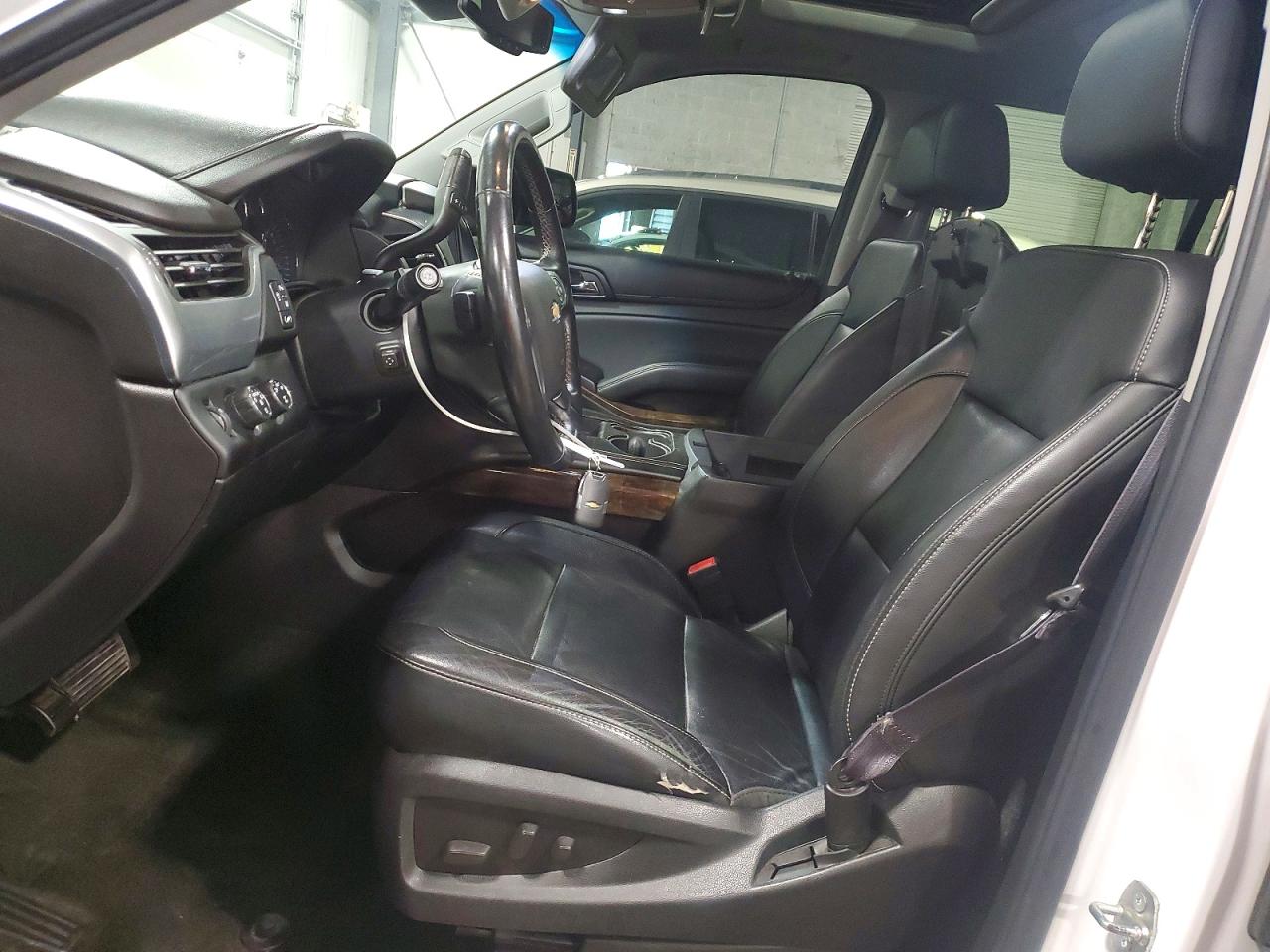 2015 Chevrolet Tahoe K1500 Lt Белый vin: 1GNSKBKC6FR572028