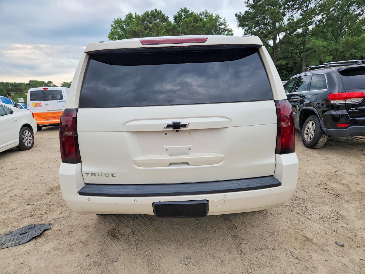 2015 Chevrolet Tahoe K1500 Lt White vin: 1GNSKBKC6FR591209
