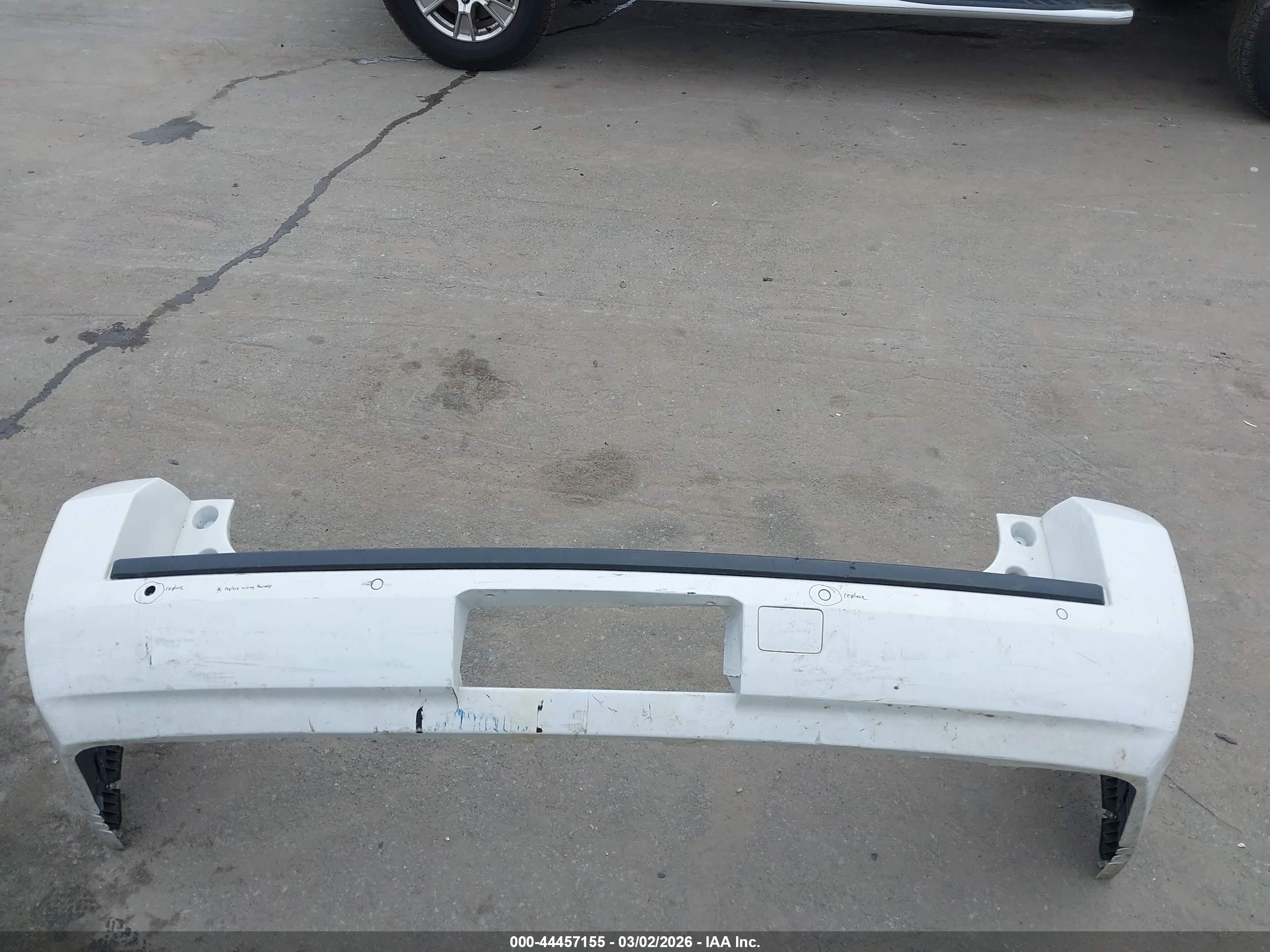2015 Chevrolet Tahoe Lt White vin: 1GNSKBKC6FR645897