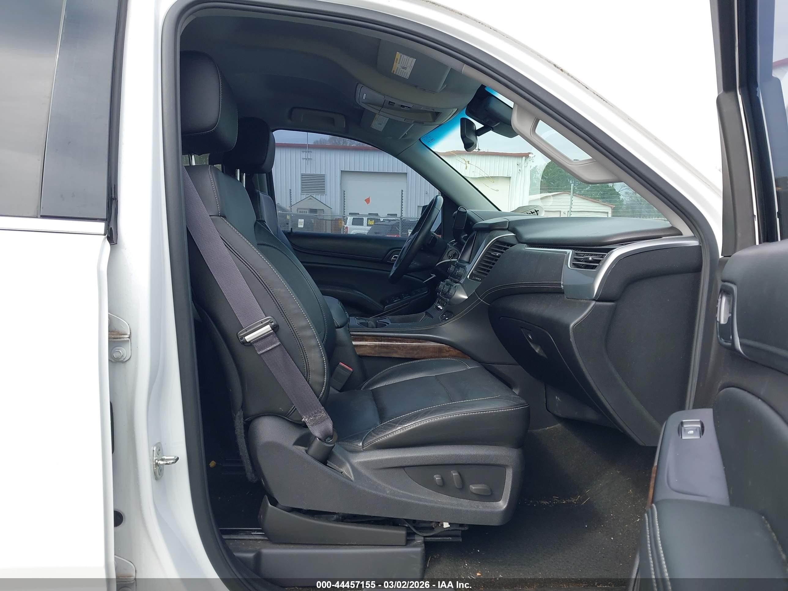 2015 Chevrolet Tahoe Lt White vin: 1GNSKBKC6FR645897