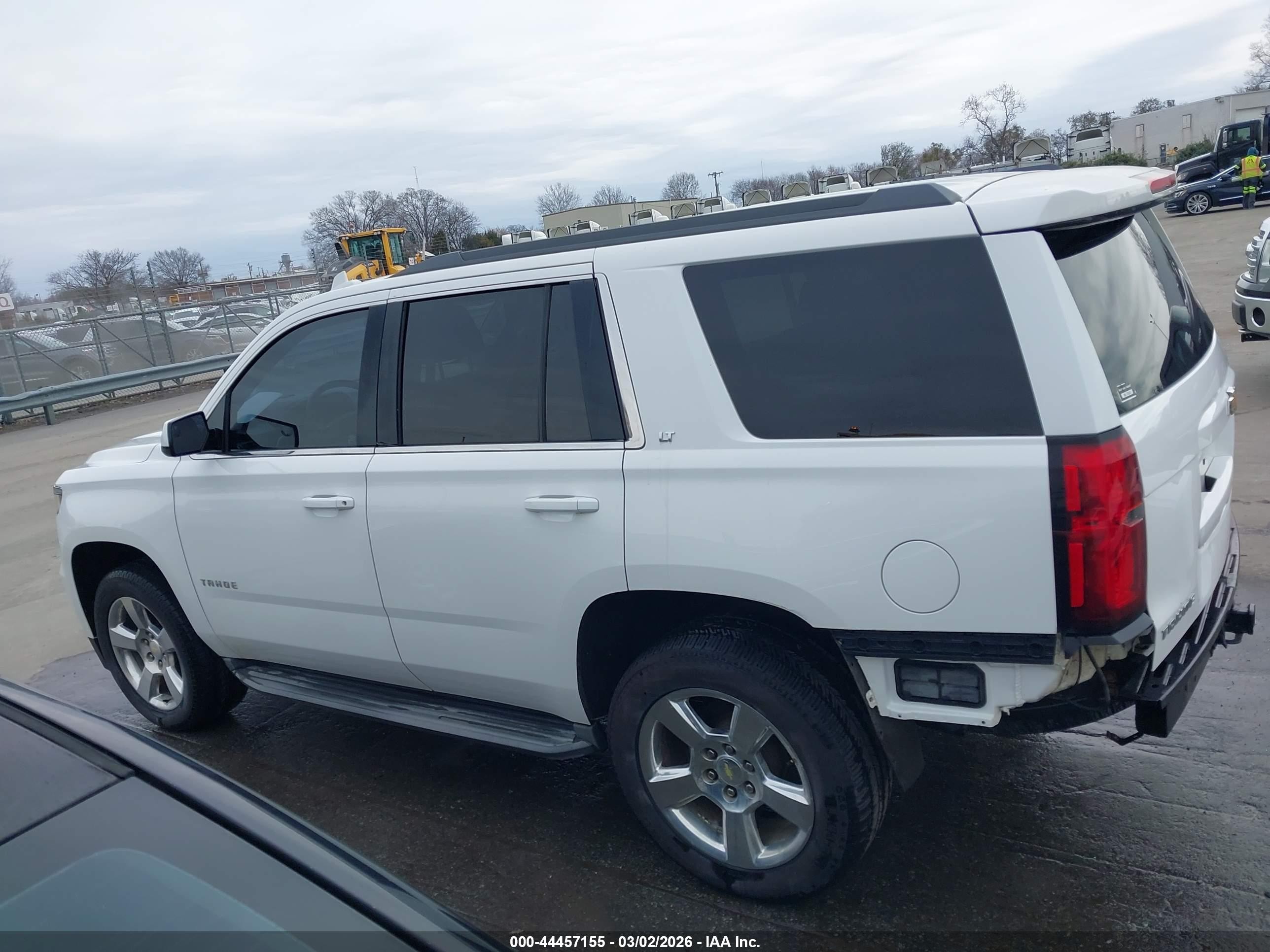 2015 Chevrolet Tahoe Lt White vin: 1GNSKBKC6FR645897