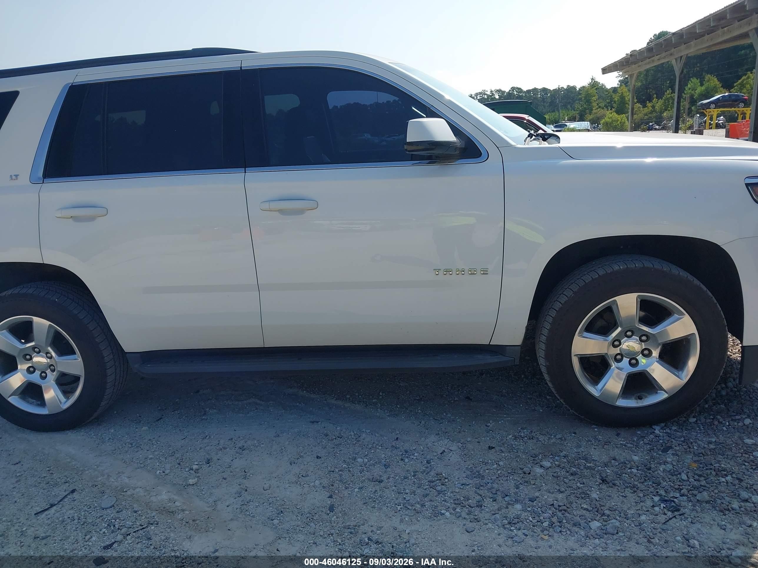 2015 Chevrolet Tahoe Lt White vin: 1GNSKBKC6FR645897