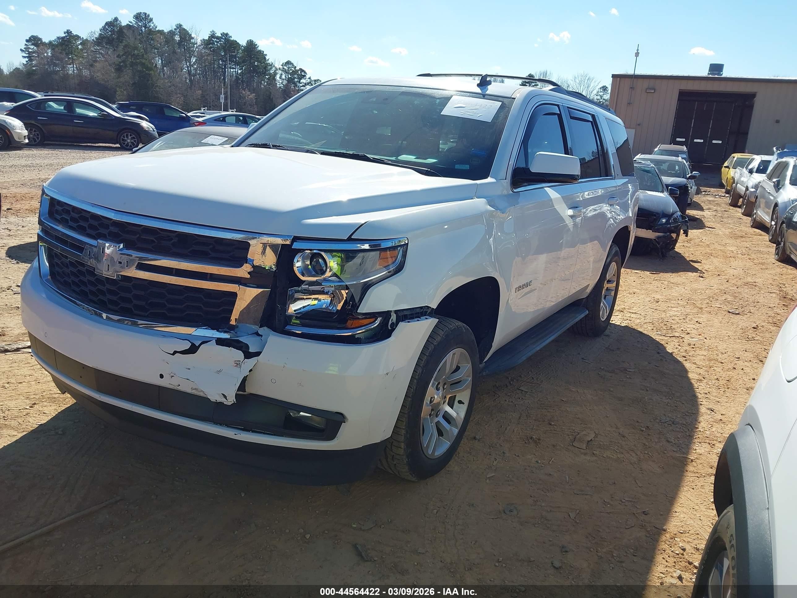 2015 Chevrolet Tahoe Lt Белый vin: 1GNSKBKC7FR194379