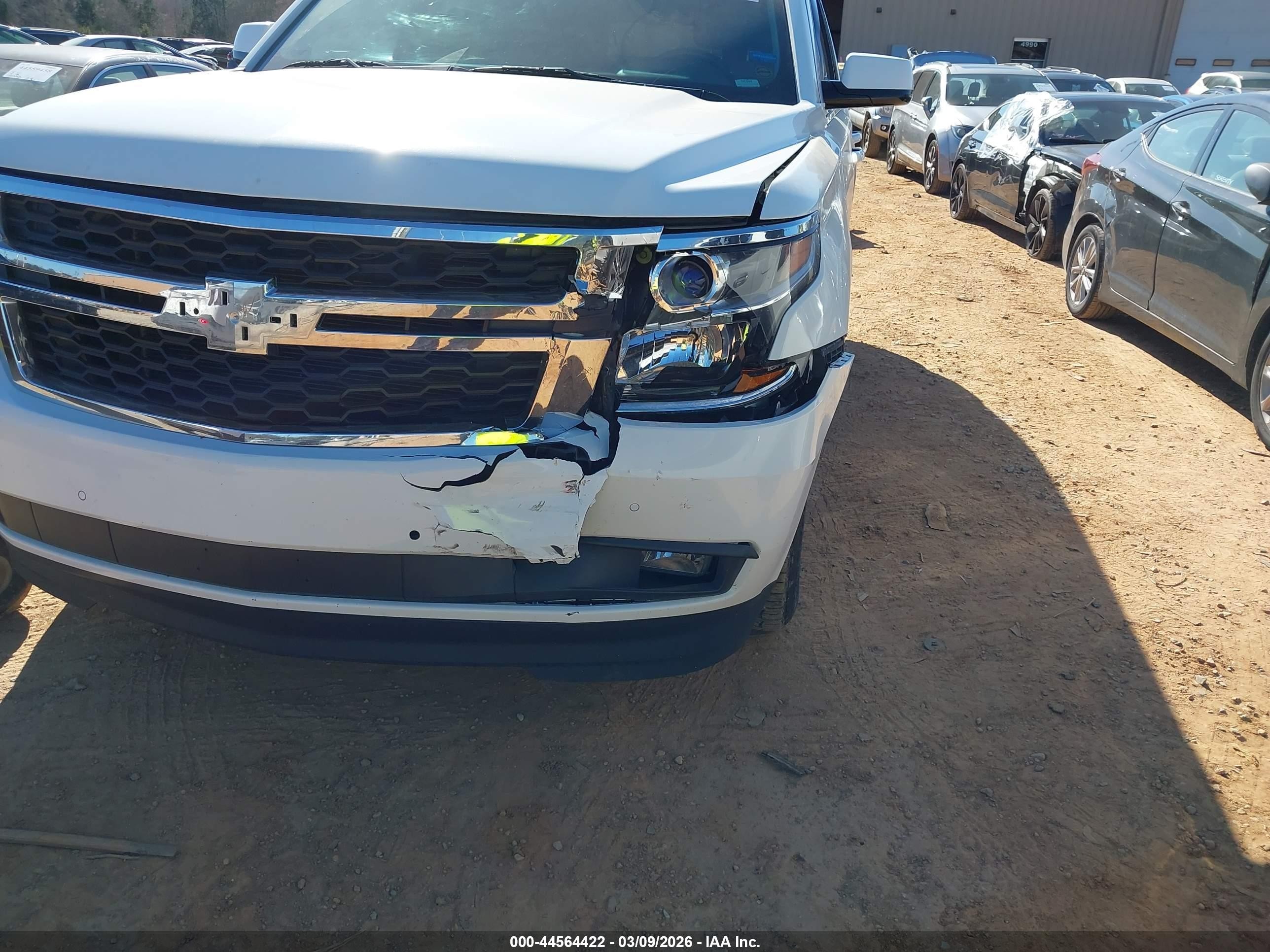 2015 Chevrolet Tahoe Lt Белый vin: 1GNSKBKC7FR194379