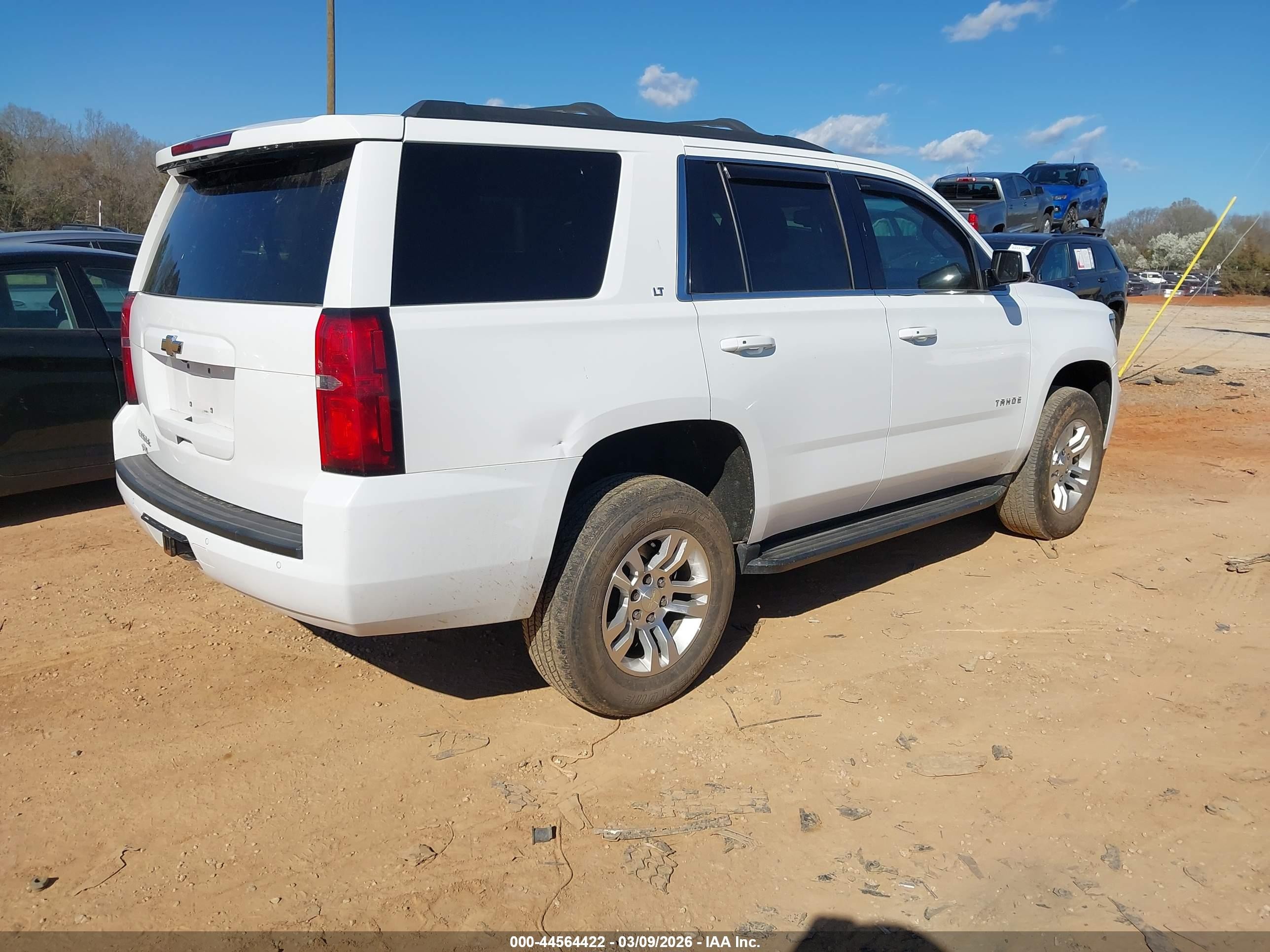 2015 Chevrolet Tahoe Lt Белый vin: 1GNSKBKC7FR194379