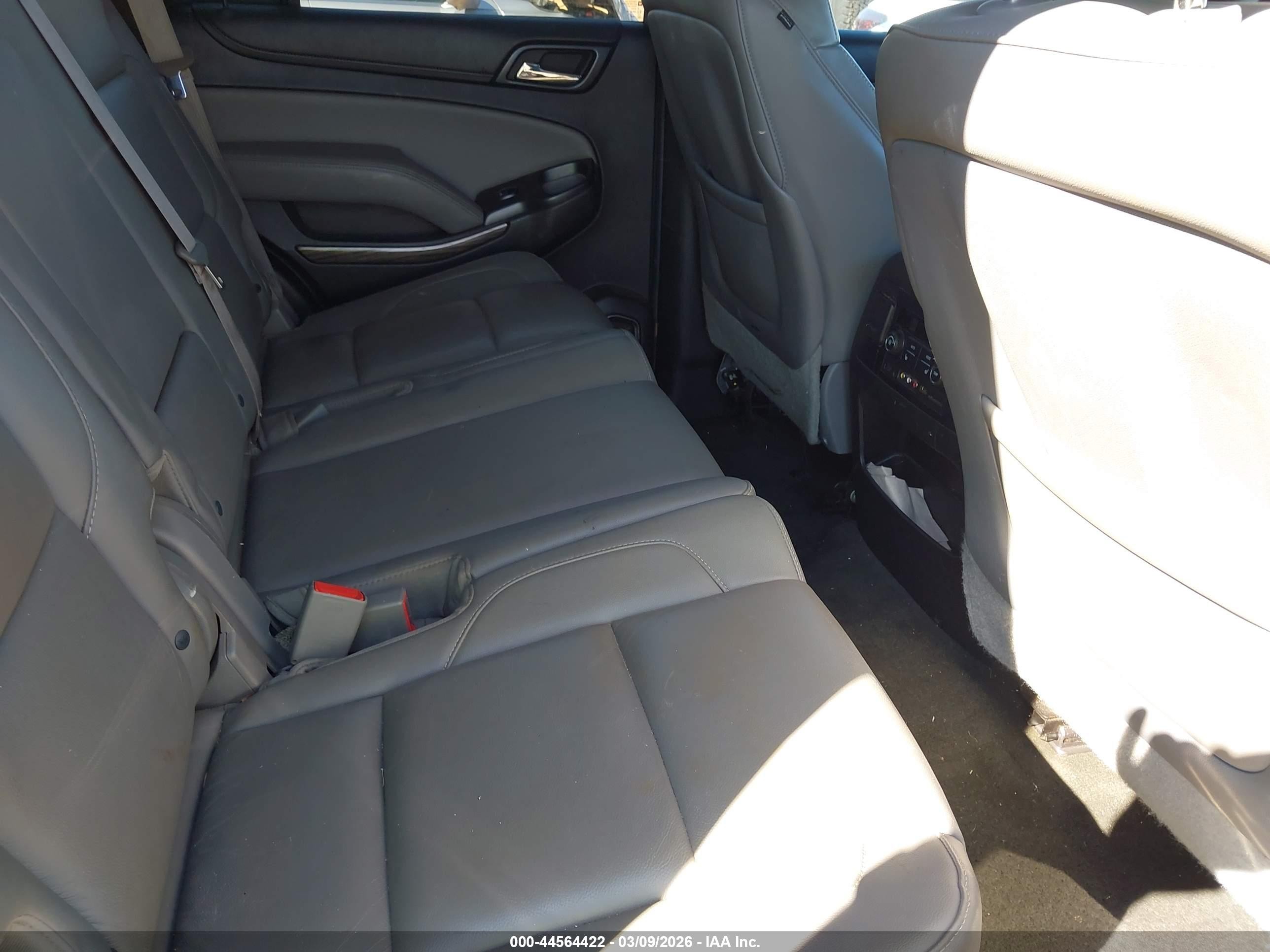 2015 Chevrolet Tahoe Lt Белый vin: 1GNSKBKC7FR194379