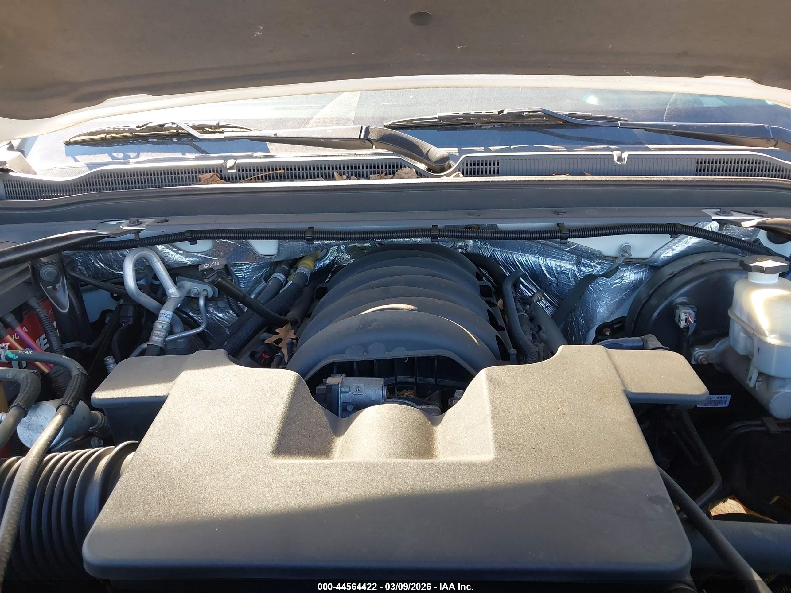 2015 Chevrolet Tahoe Lt Белый vin: 1GNSKBKC7FR194379