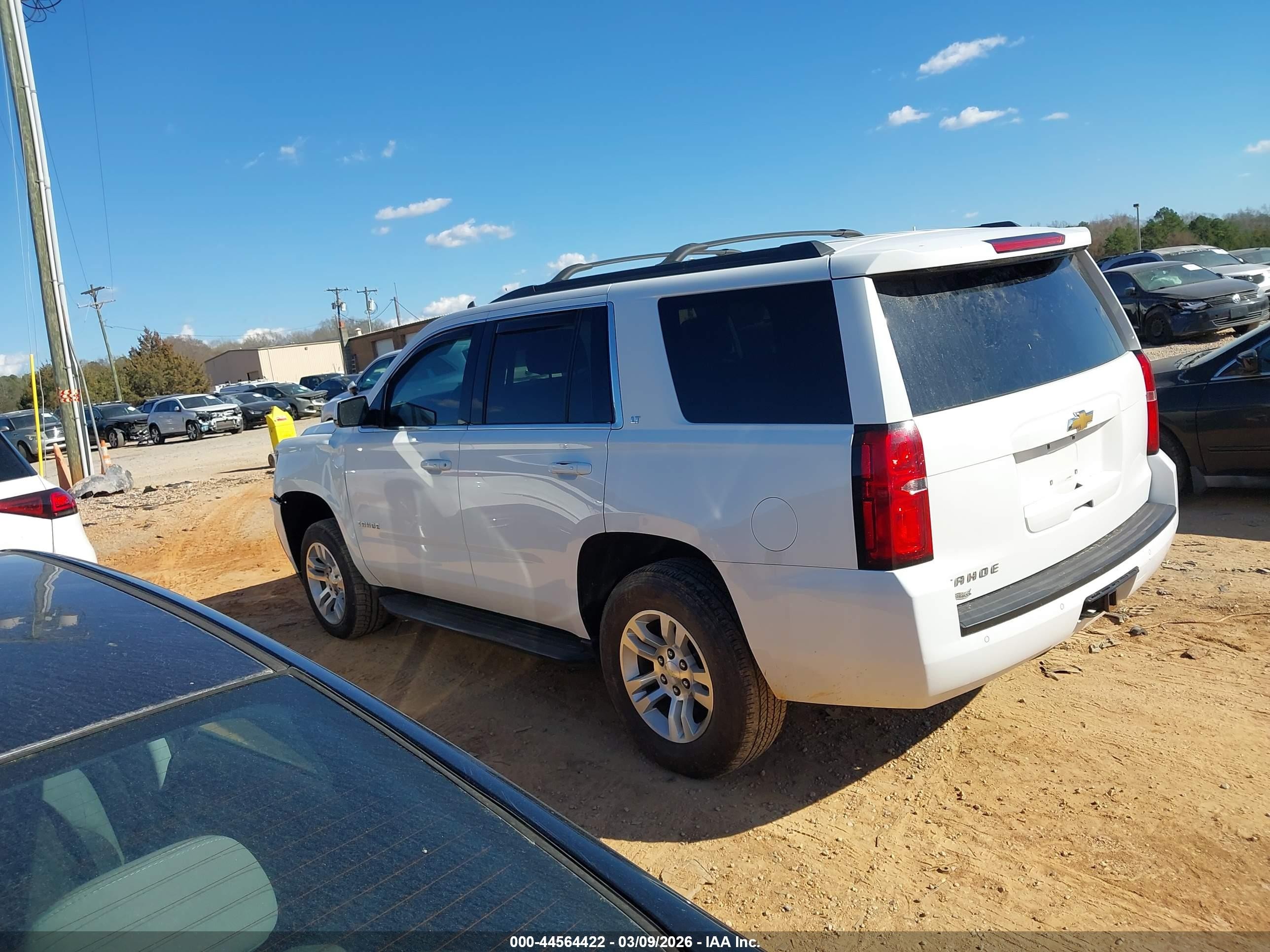 2015 Chevrolet Tahoe Lt Белый vin: 1GNSKBKC7FR194379