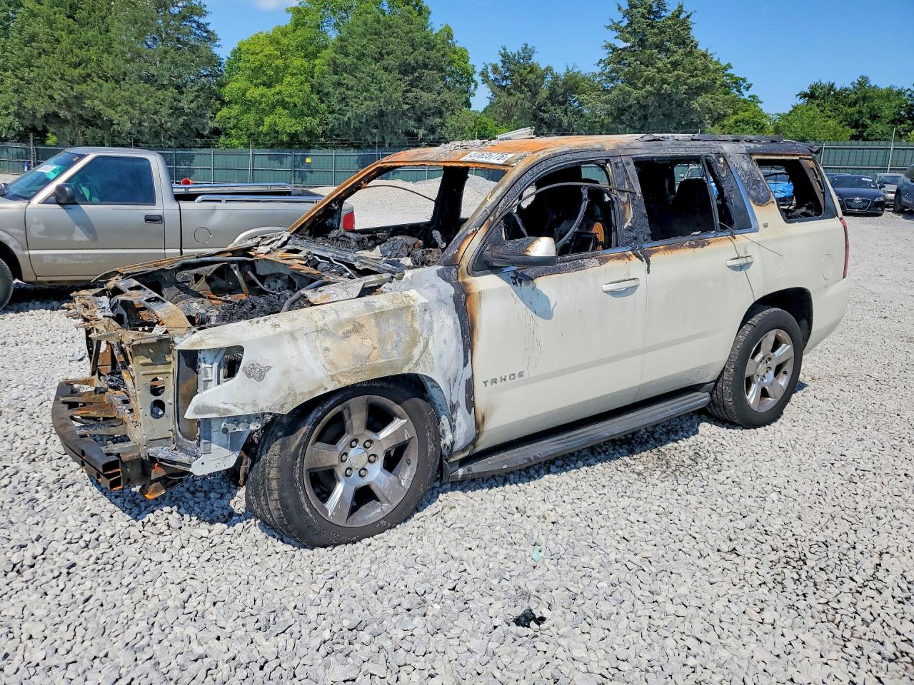 2015 Chevrolet Tahoe K1500 Lt White vin: 1GNSKBKC7FR240311