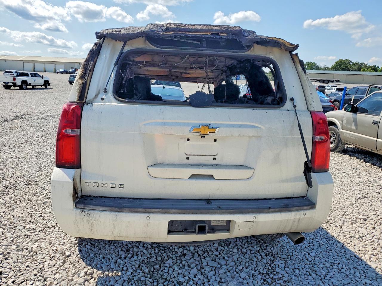 2015 Chevrolet Tahoe K1500 Lt White vin: 1GNSKBKC7FR240311