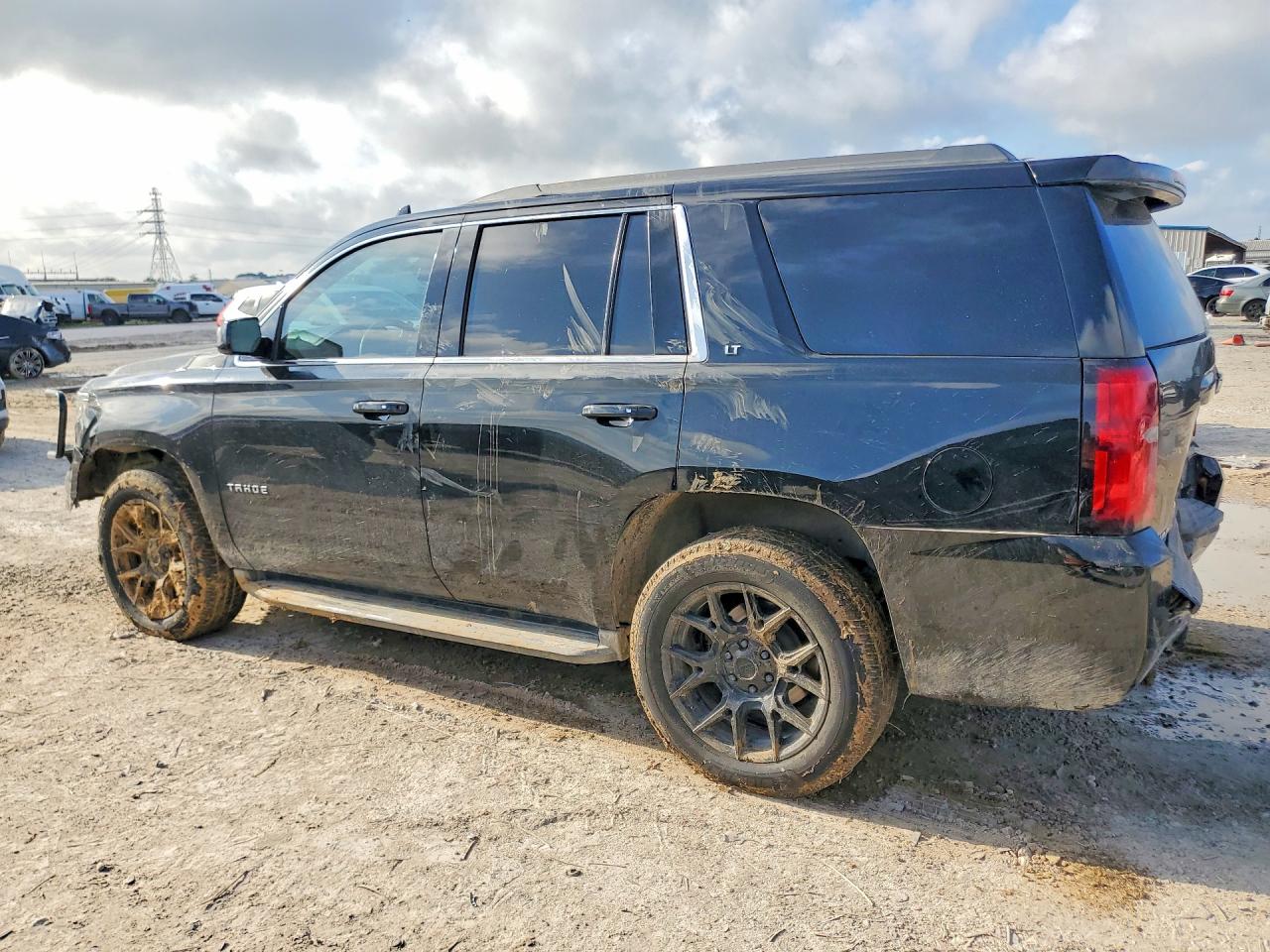 2015 Chevrolet Tahoe 4d Lt Черный vin: 1GNSKBKC7FR591008