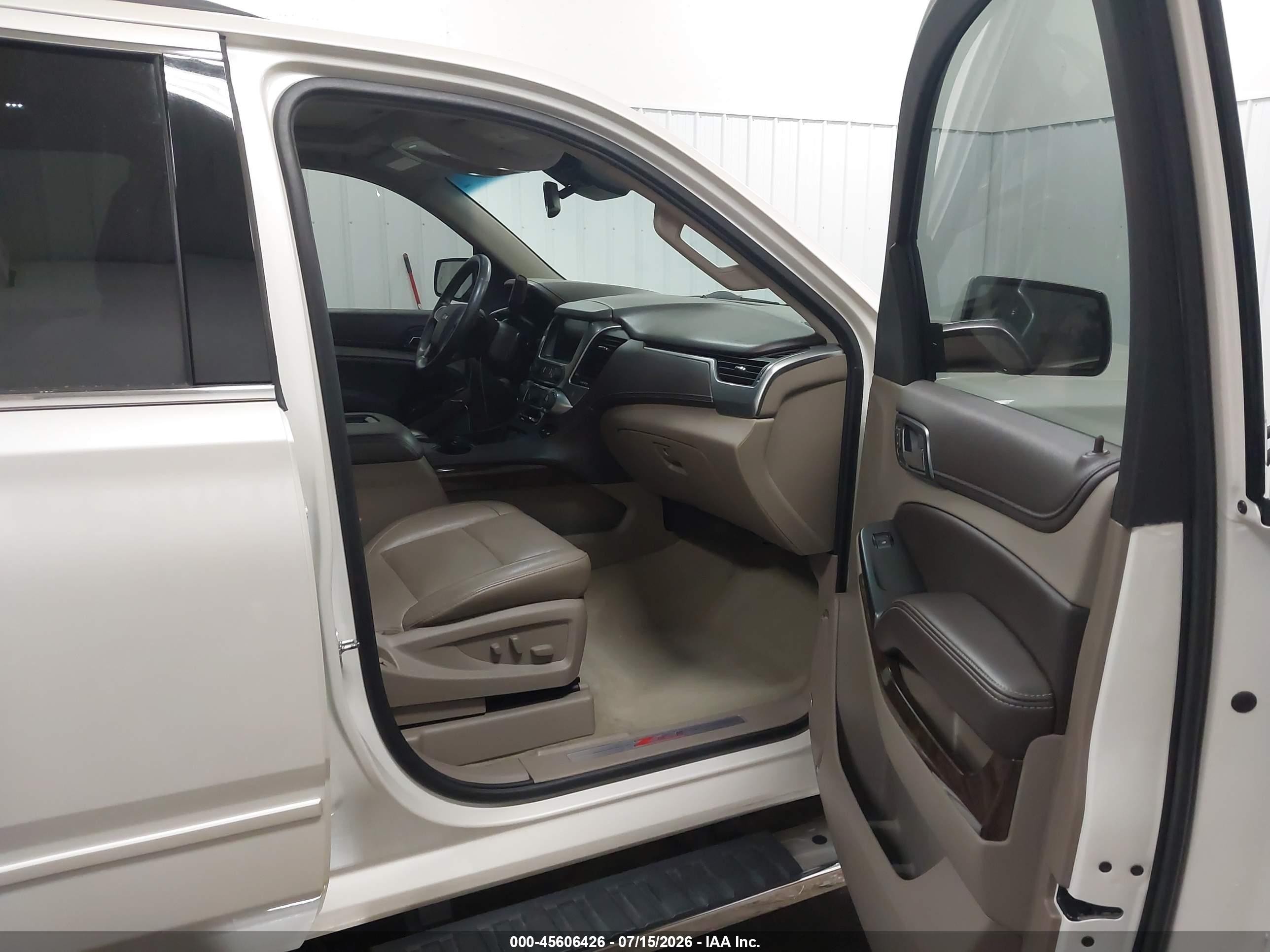 2015 Chevrolet Tahoe Lt White vin: 1GNSKBKC9FR591351