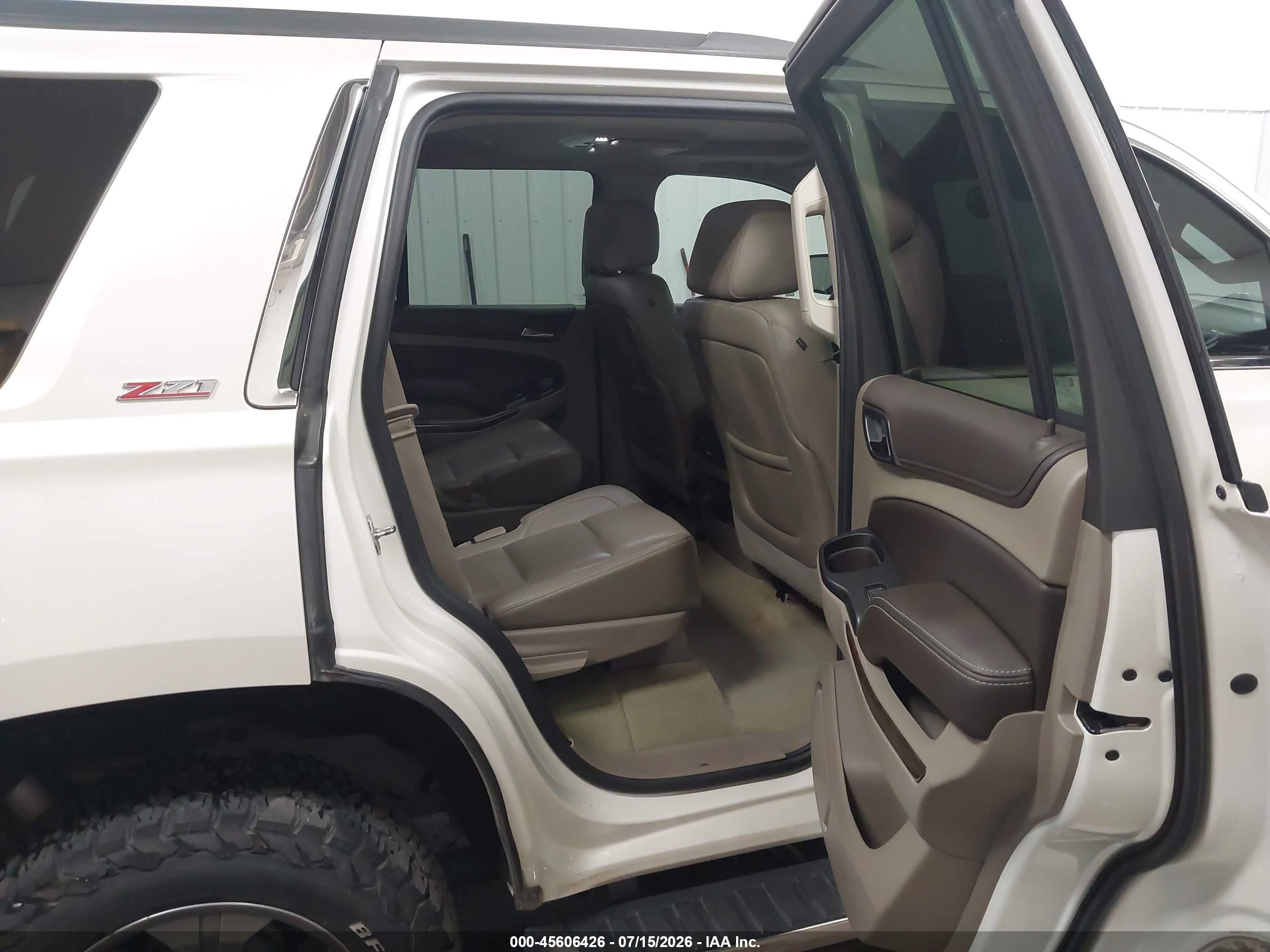 2015 Chevrolet Tahoe Lt White vin: 1GNSKBKC9FR591351