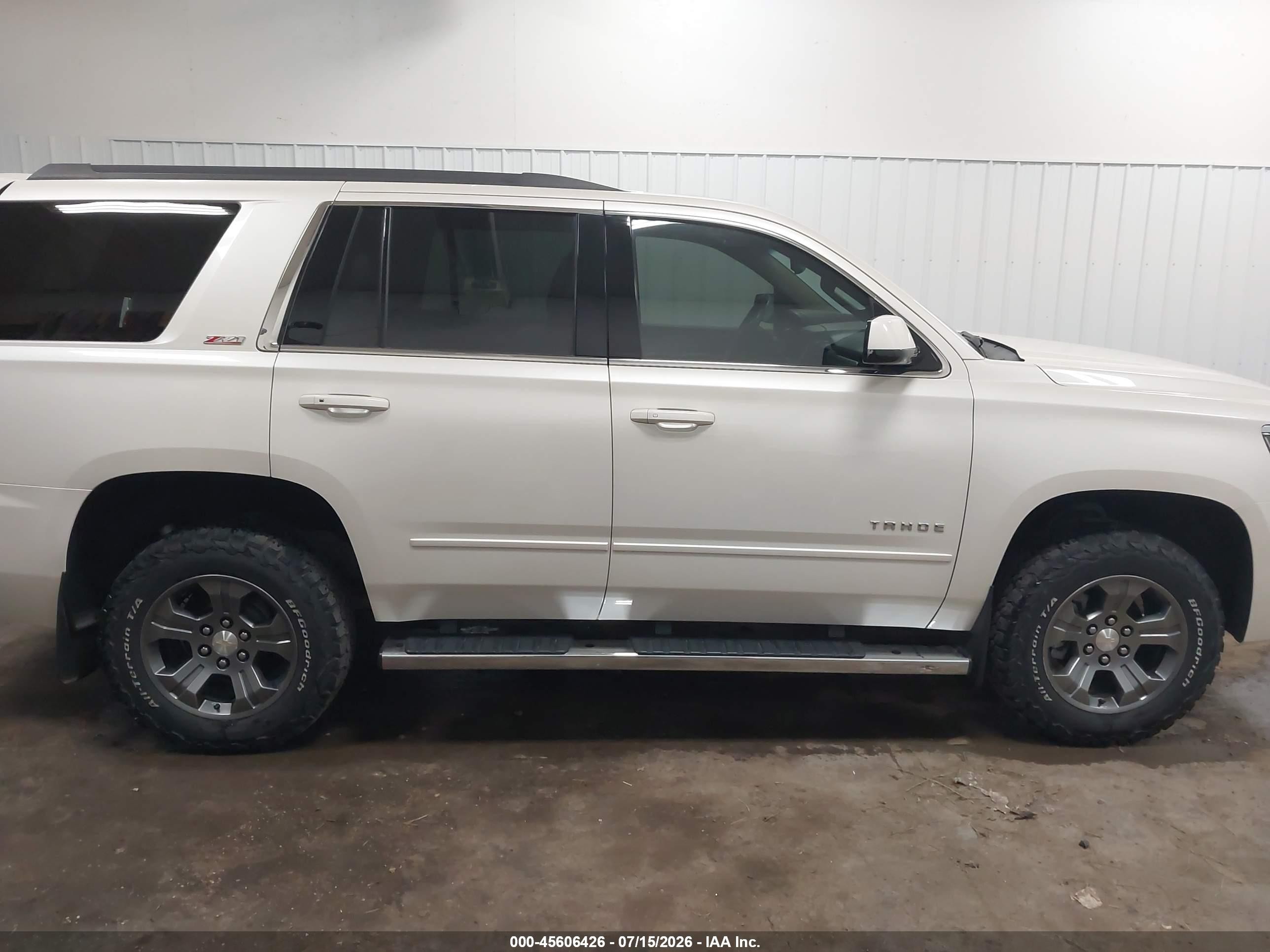 2015 Chevrolet Tahoe Lt White vin: 1GNSKBKC9FR591351