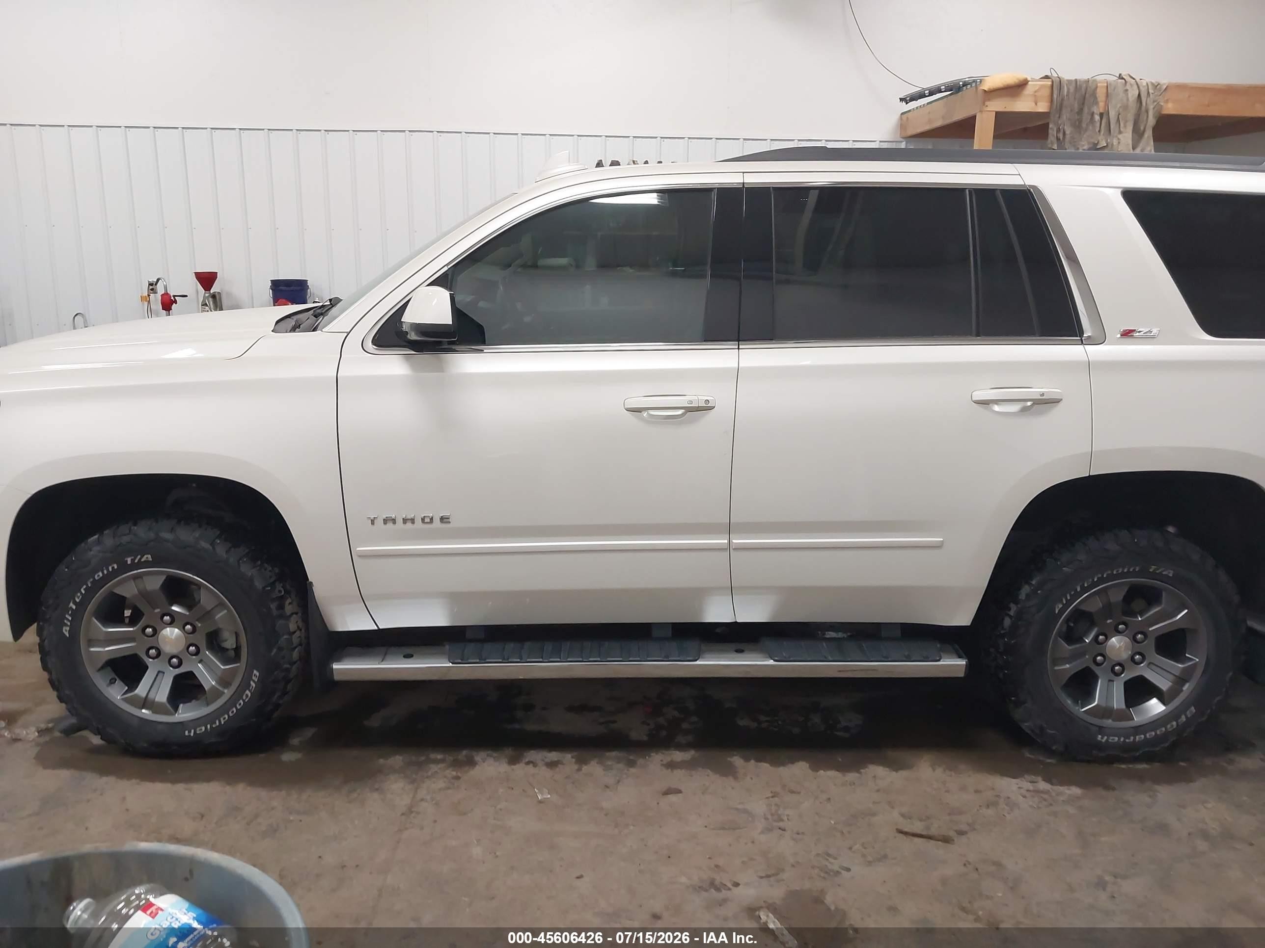 2015 Chevrolet Tahoe Lt White vin: 1GNSKBKC9FR591351