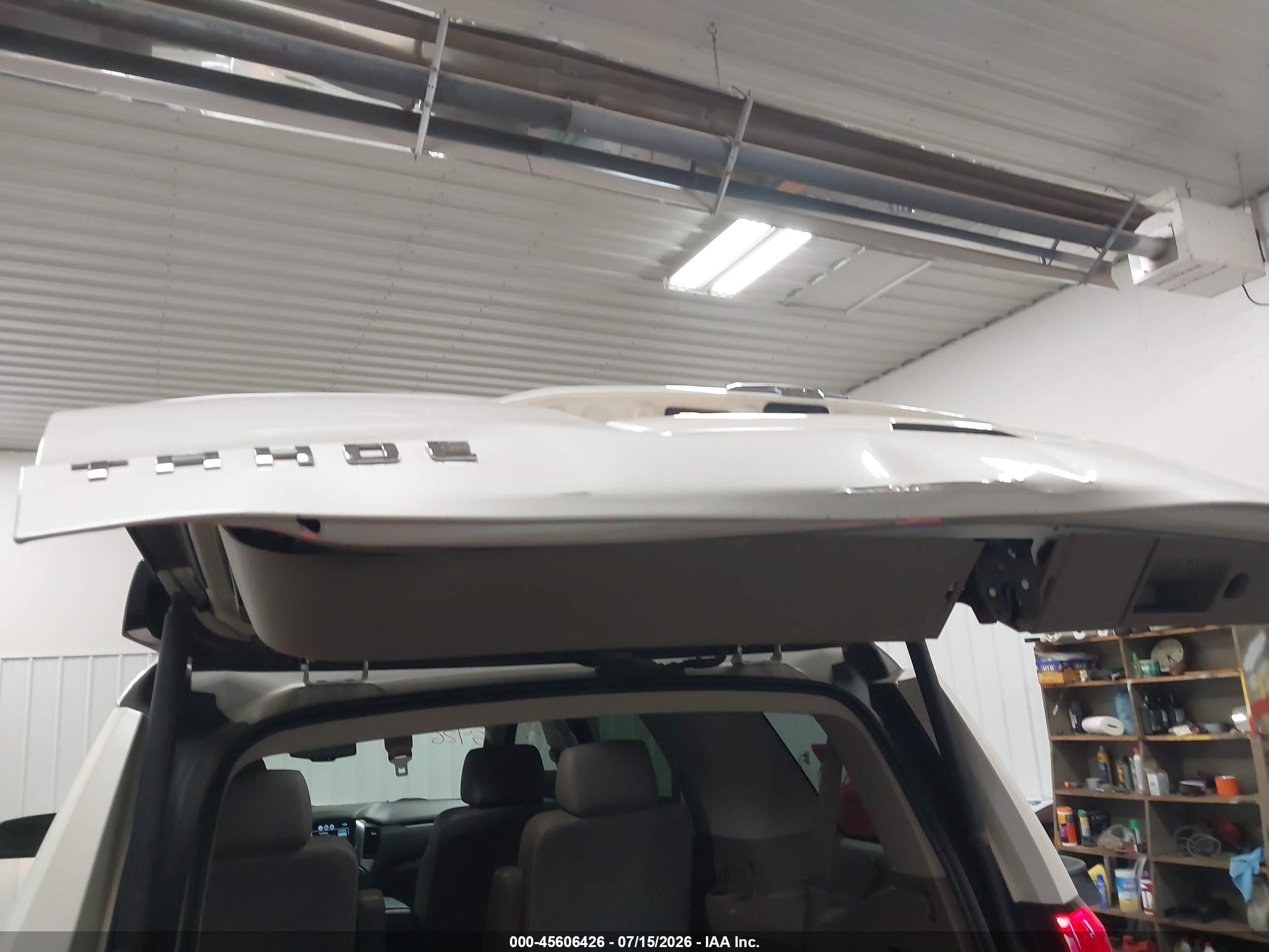 2015 Chevrolet Tahoe Lt White vin: 1GNSKBKC9FR591351