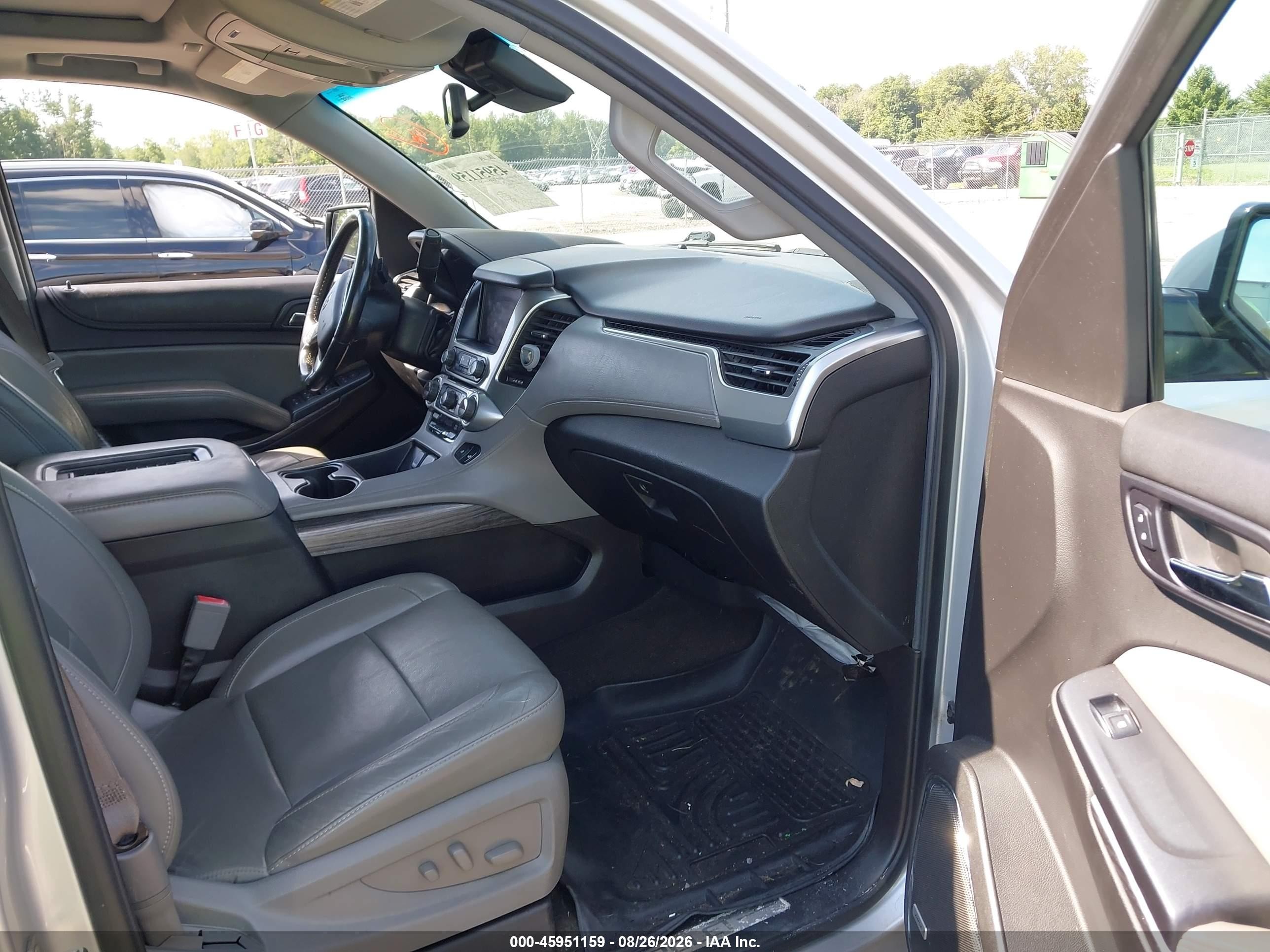 2015 Chevrolet Tahoe Lt Silver vin: 1GNSKBKCXFR616046