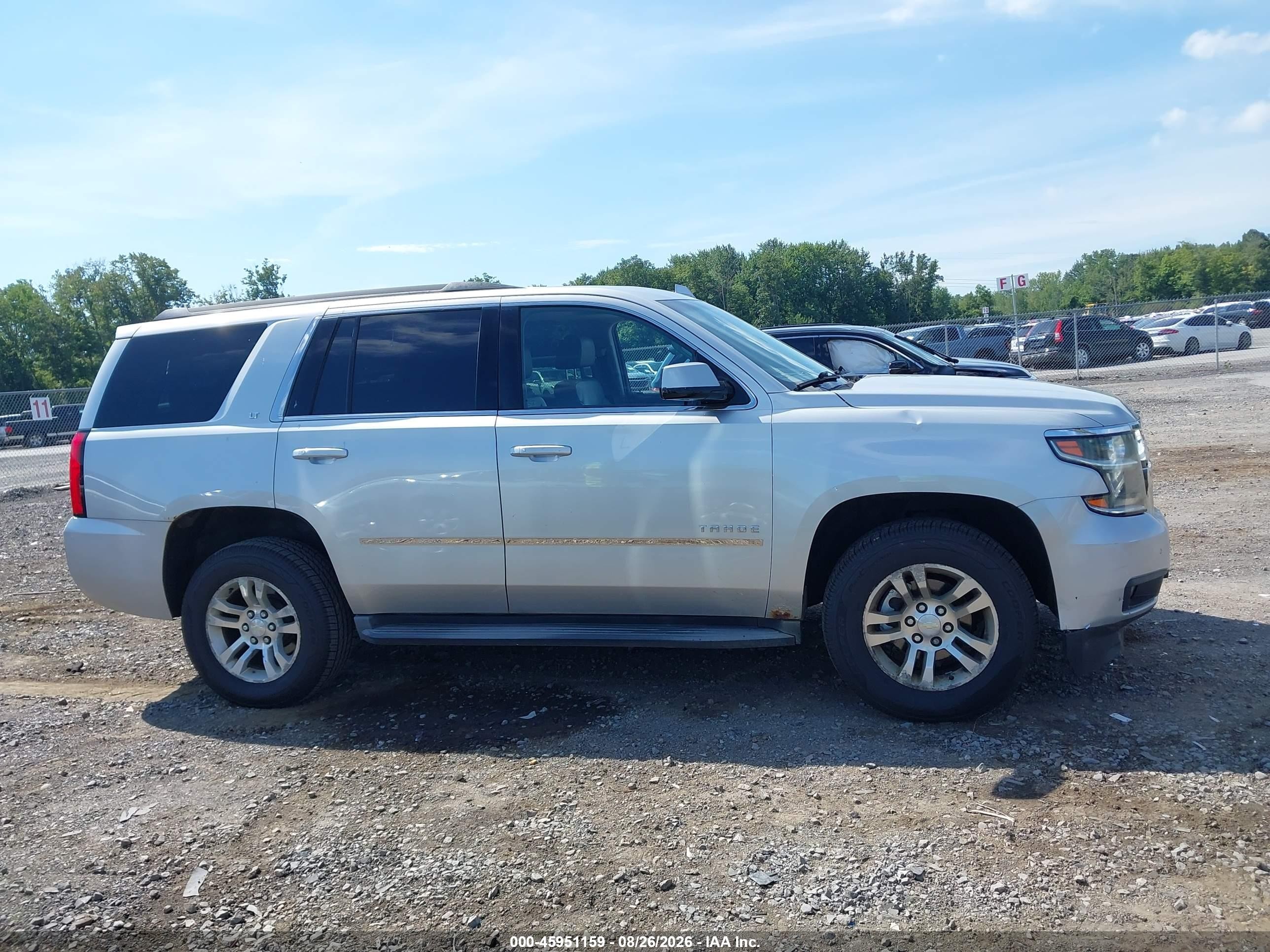 2015 Chevrolet Tahoe Lt Silver vin: 1GNSKBKCXFR616046
