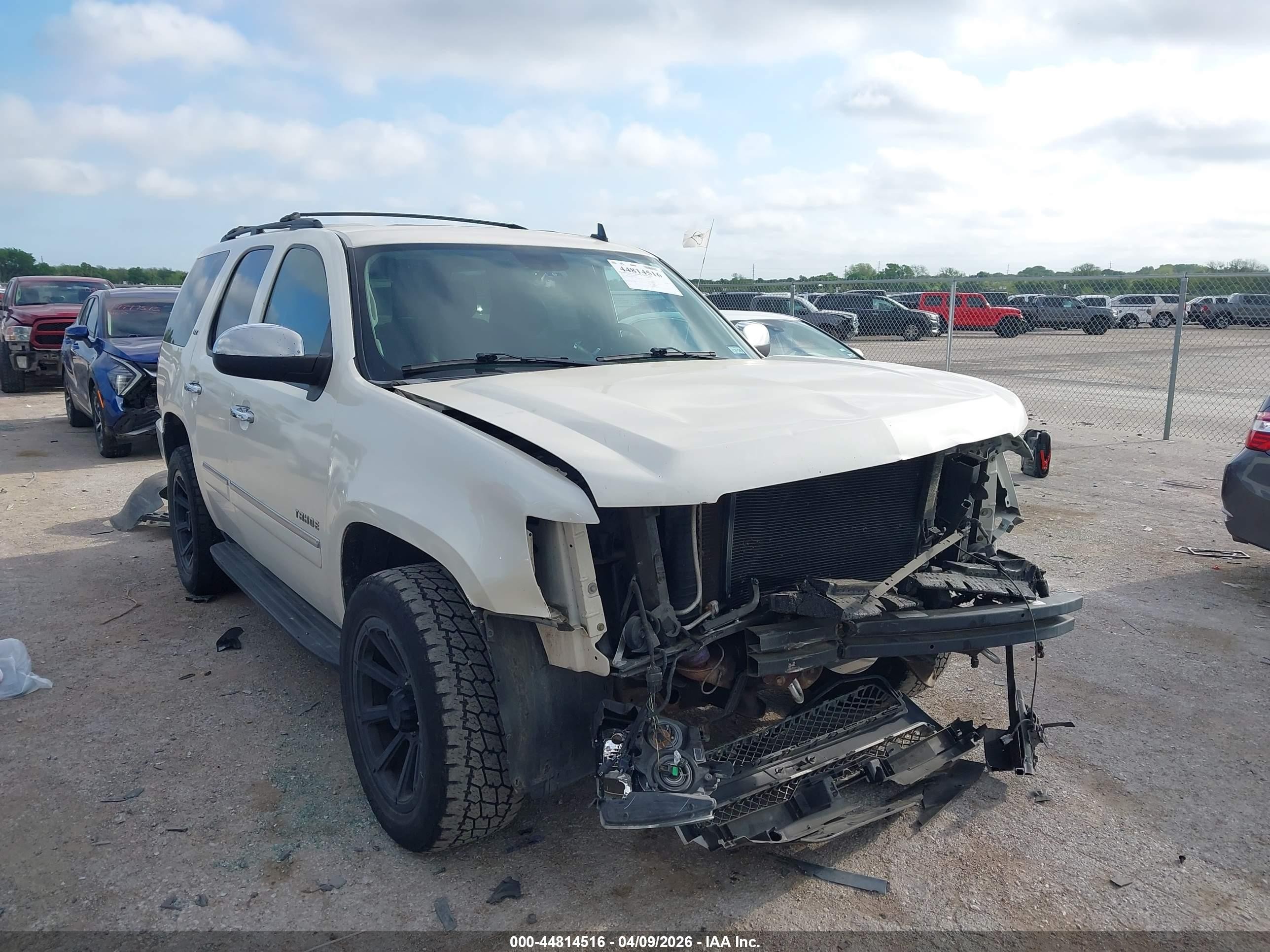 2011 Chevrolet Tahoe Ltz White vin: 1GNSKCE00BR384672