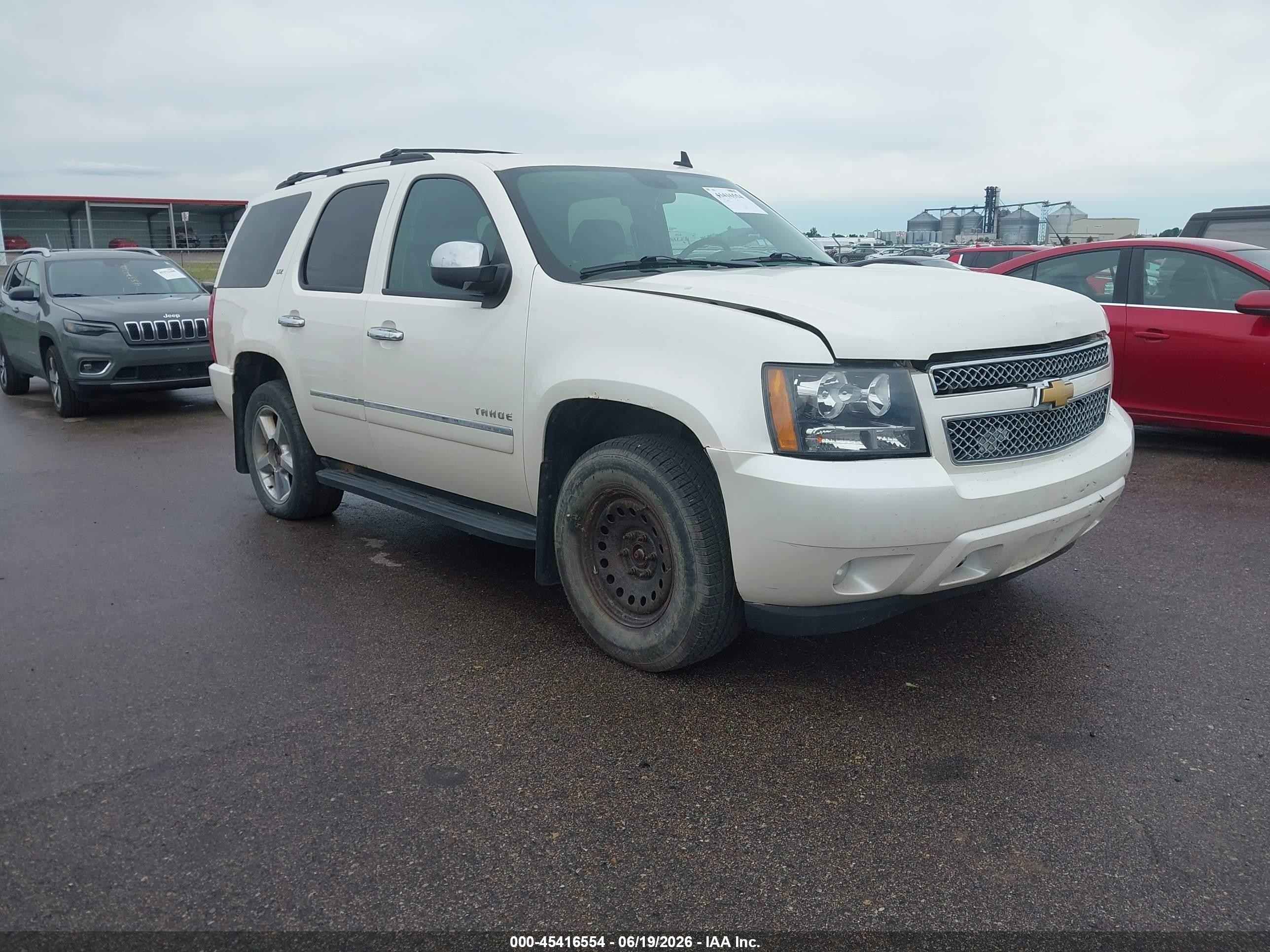 2013 Chevrolet Tahoe Ltz White vin: 1GNSKCE00DR248271