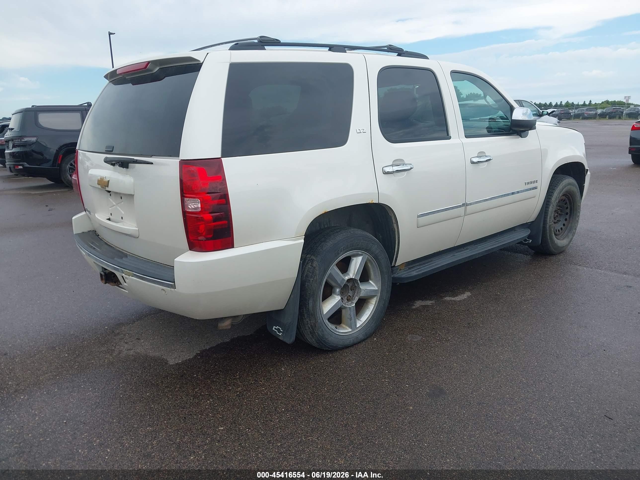 2013 Chevrolet Tahoe Ltz White vin: 1GNSKCE00DR248271