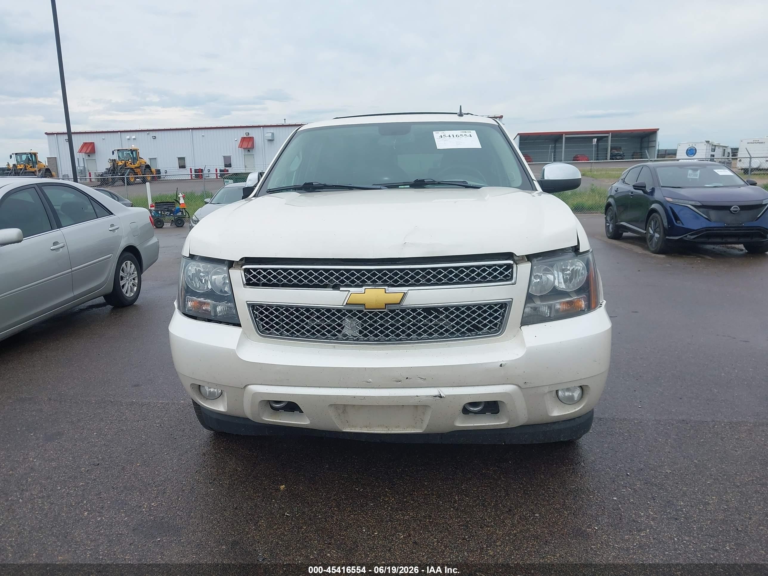 2013 Chevrolet Tahoe Ltz White vin: 1GNSKCE00DR248271