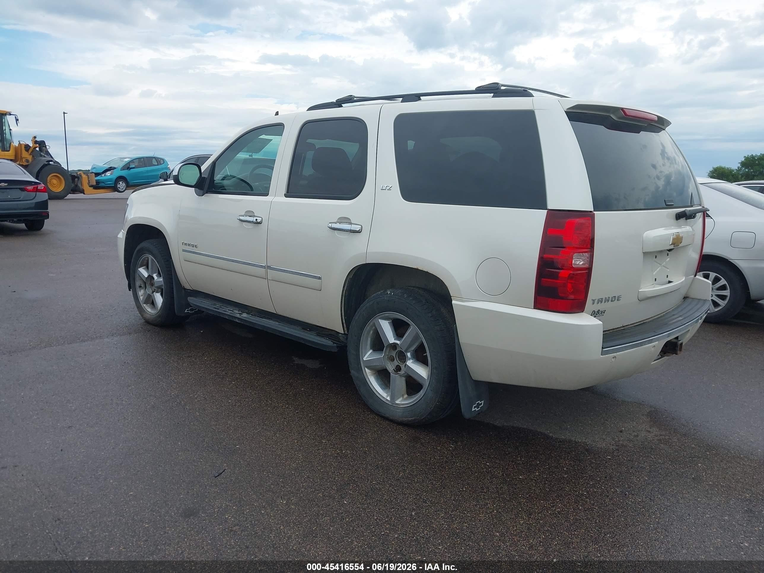 2013 Chevrolet Tahoe Ltz White vin: 1GNSKCE00DR248271