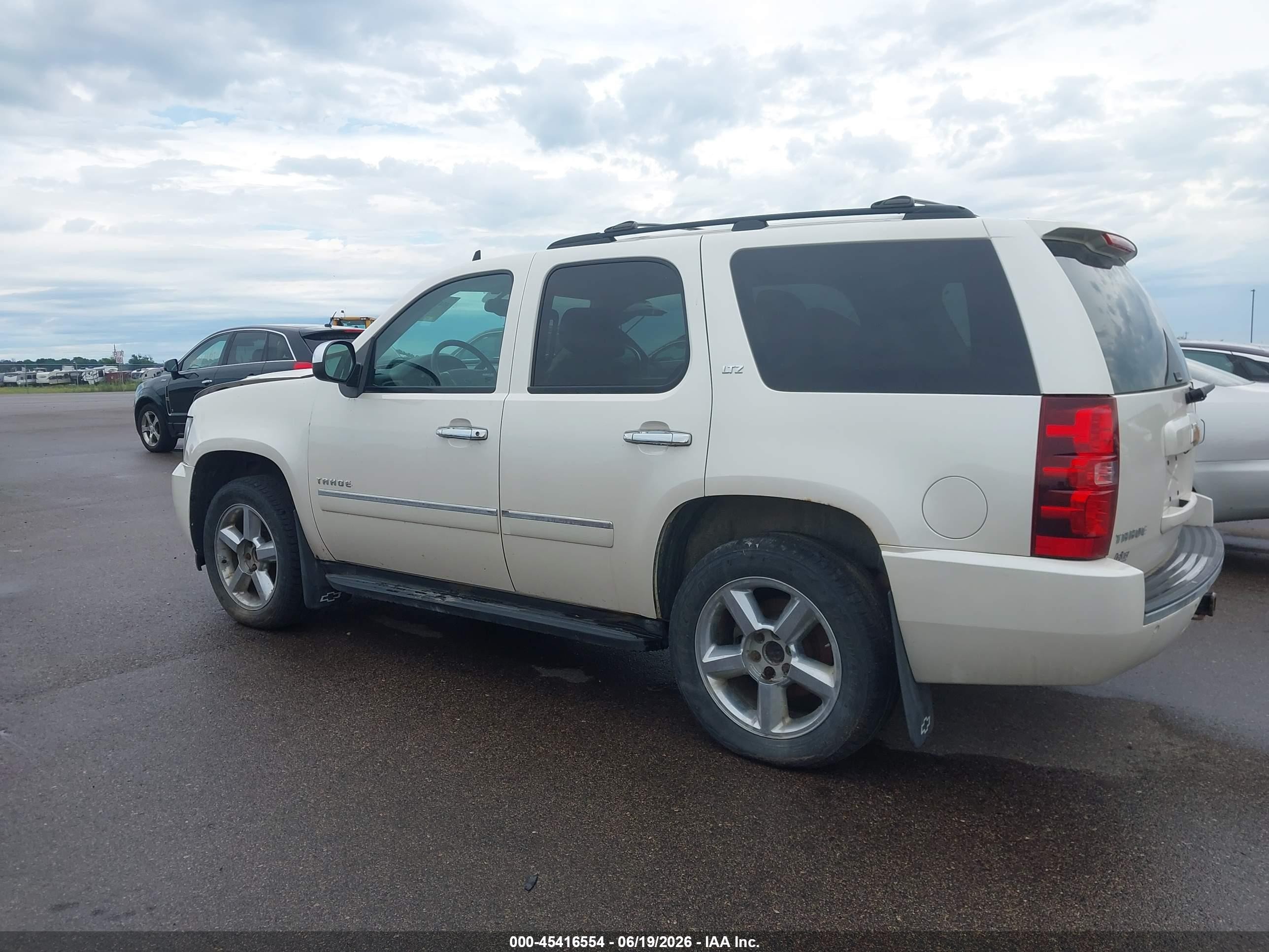 2013 Chevrolet Tahoe Ltz White vin: 1GNSKCE00DR248271