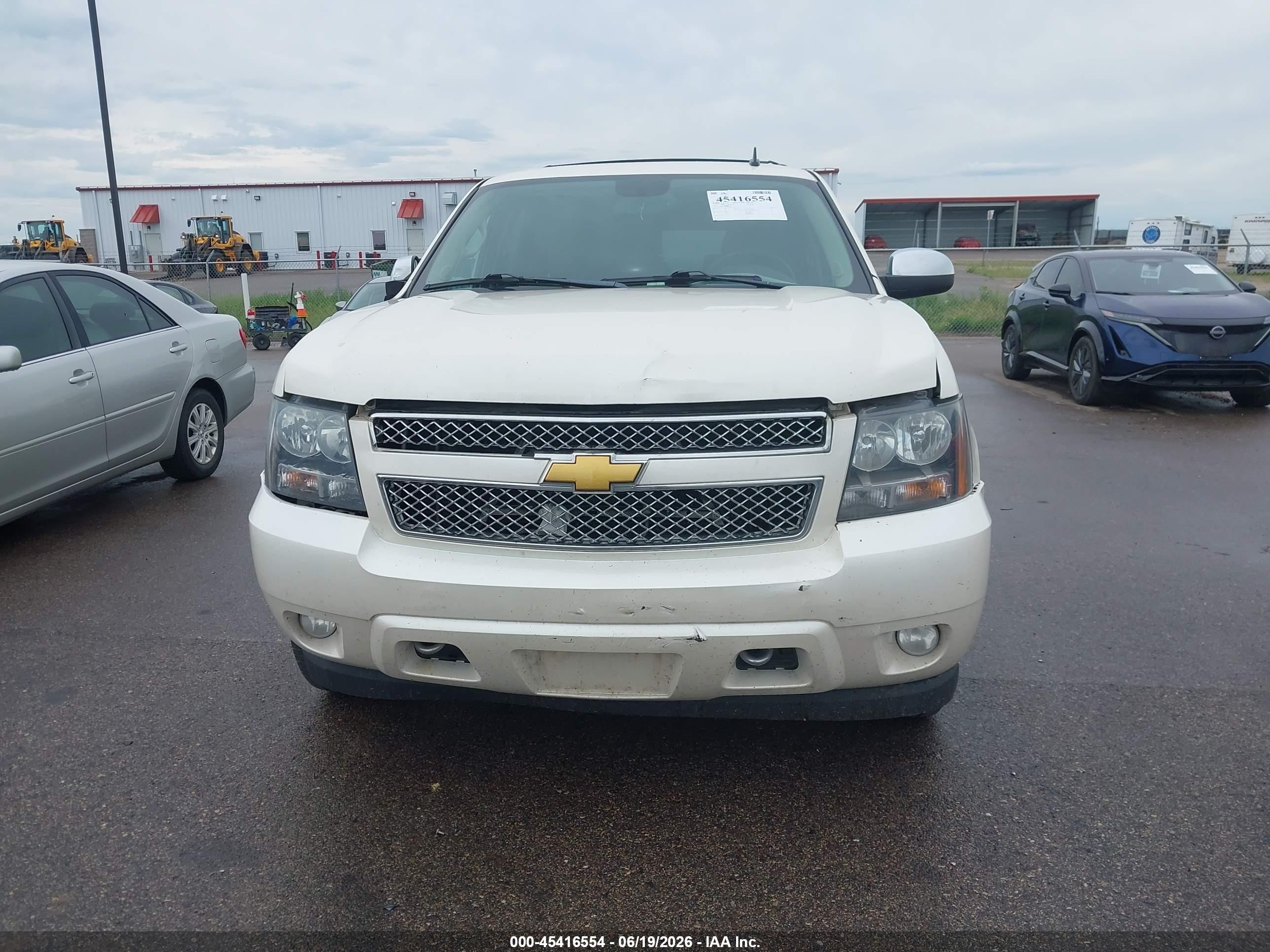 2013 Chevrolet Tahoe Ltz White vin: 1GNSKCE00DR248271