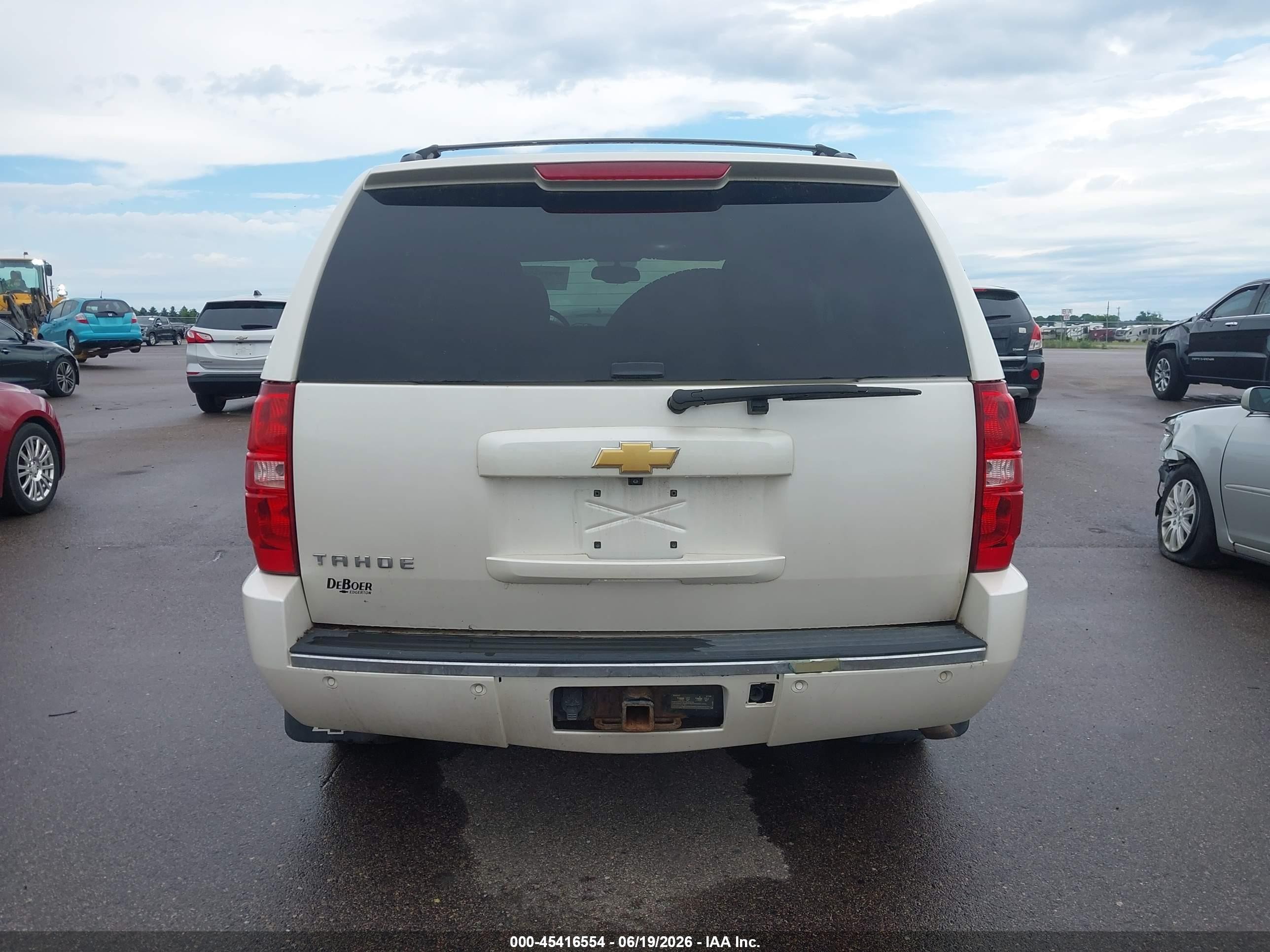 2013 Chevrolet Tahoe Ltz White vin: 1GNSKCE00DR248271