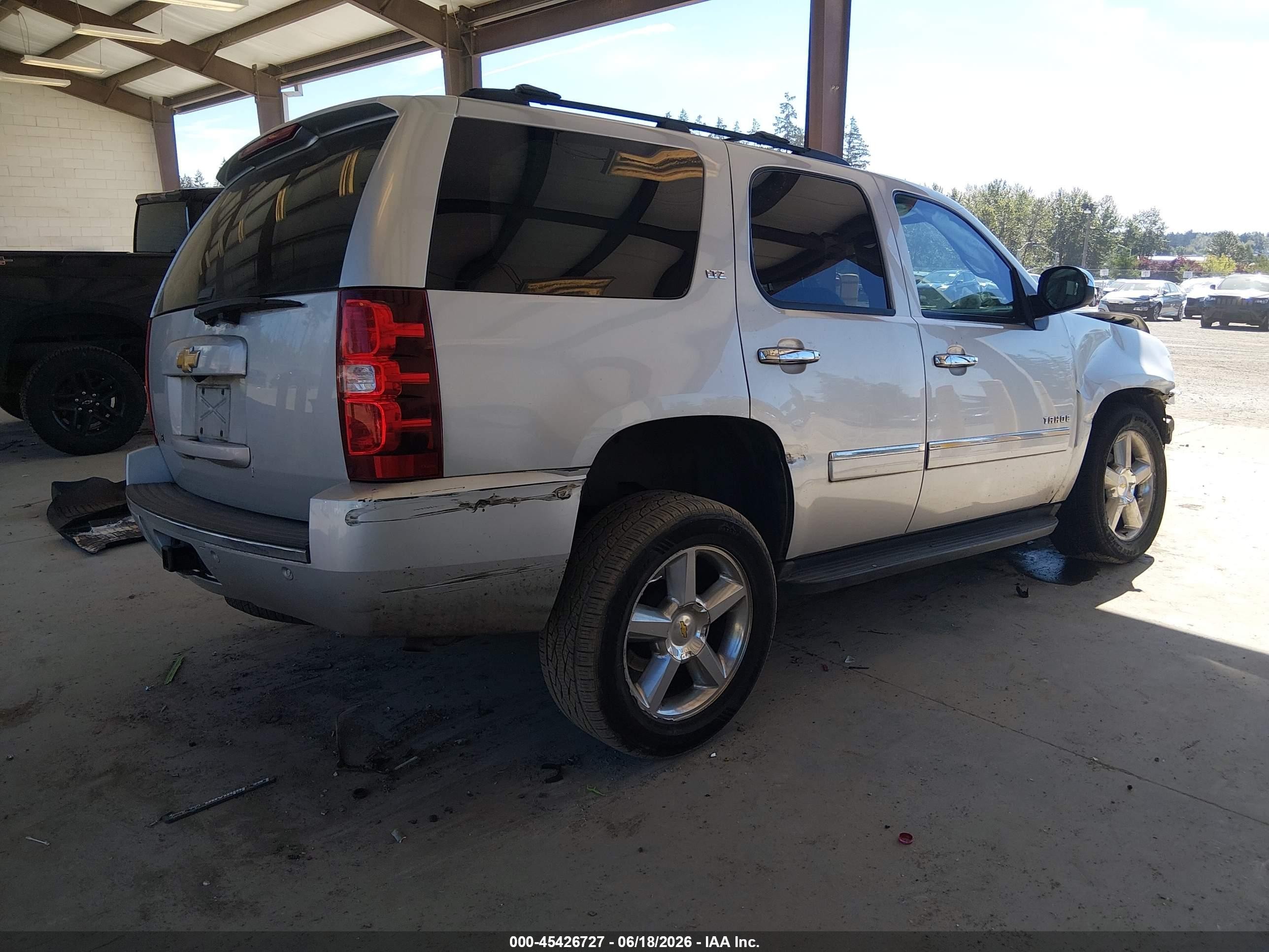 2013 Chevrolet Tahoe Ltz Silver vin: 1GNSKCE00DR302992