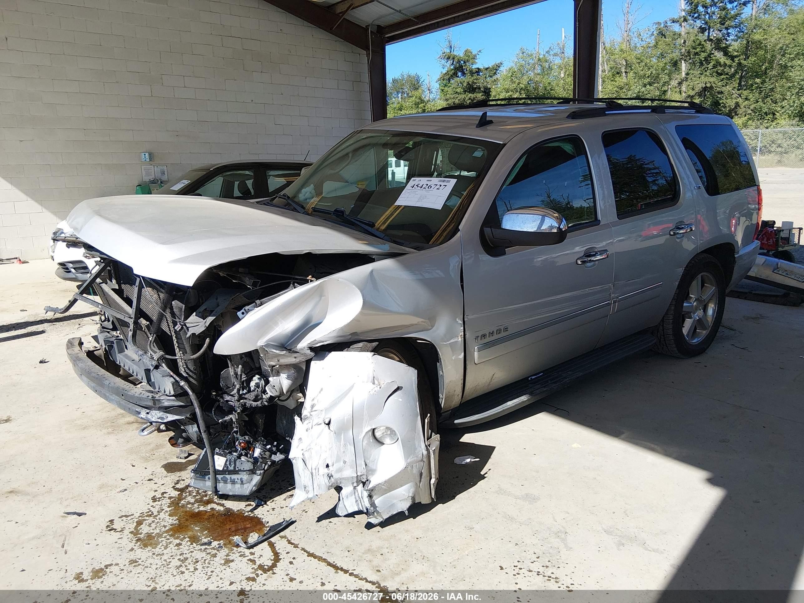 2013 Chevrolet Tahoe Ltz Silver vin: 1GNSKCE00DR302992