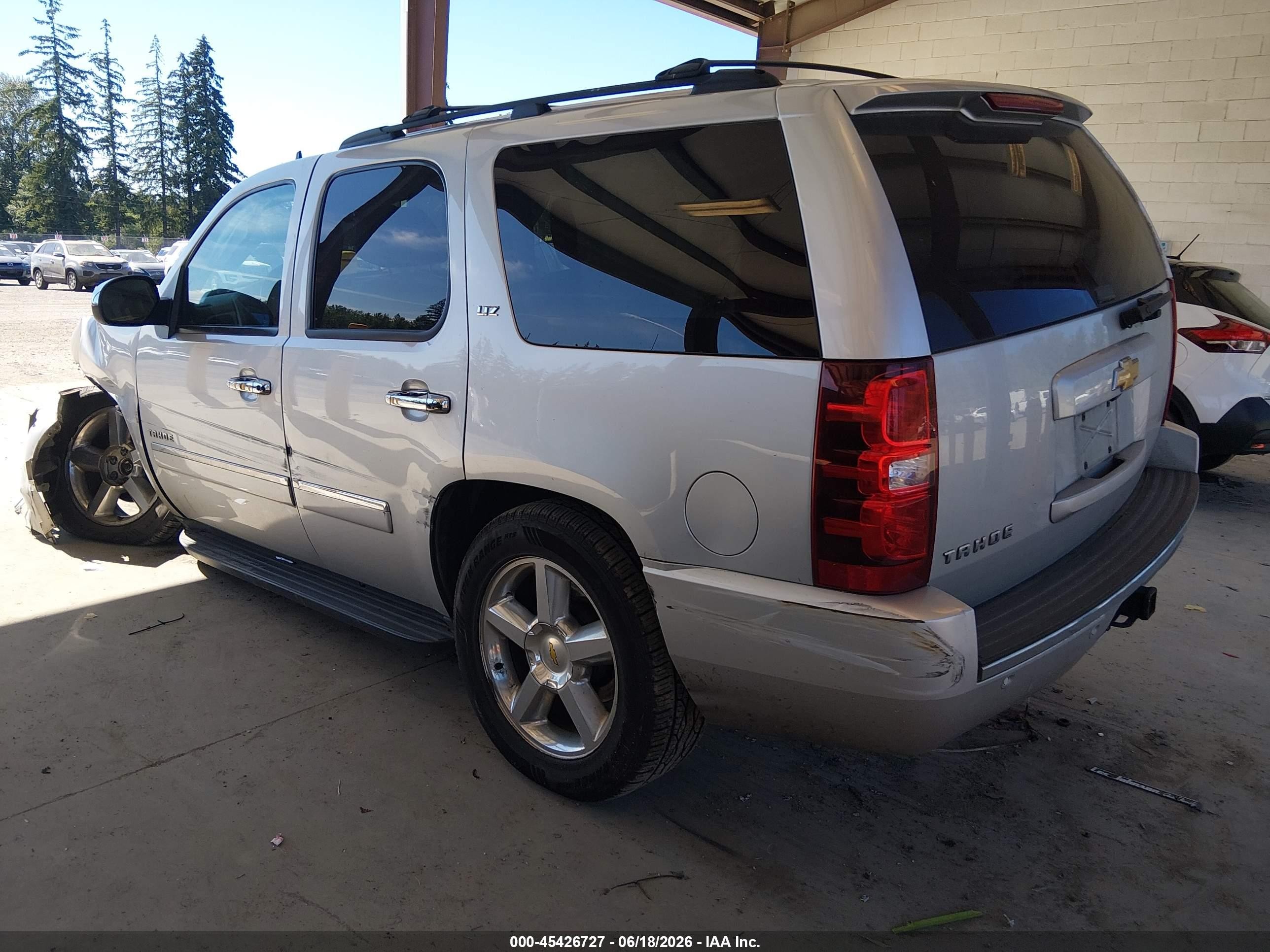 2013 Chevrolet Tahoe Ltz Silver vin: 1GNSKCE00DR302992