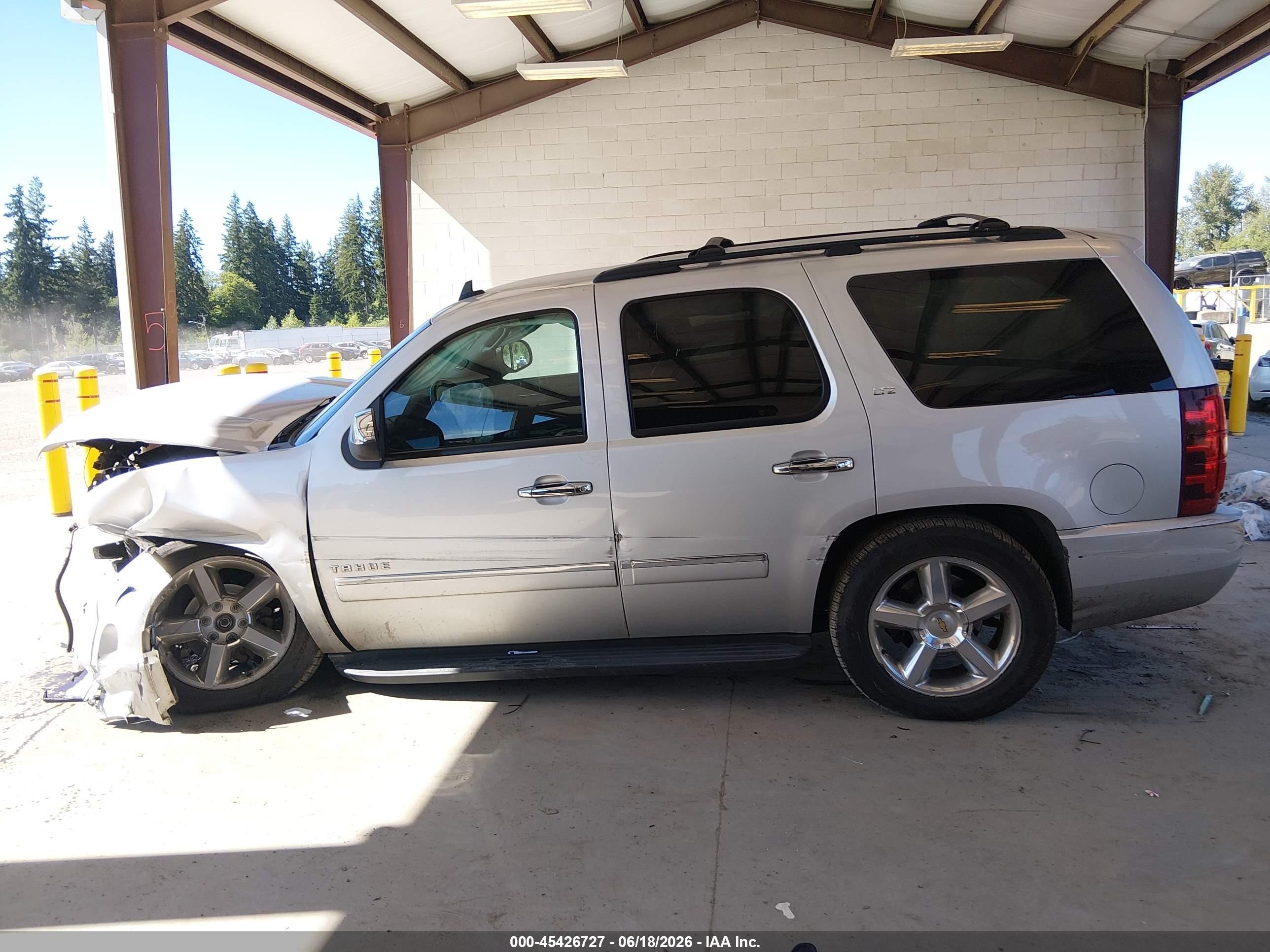 2013 Chevrolet Tahoe Ltz Silver vin: 1GNSKCE00DR302992