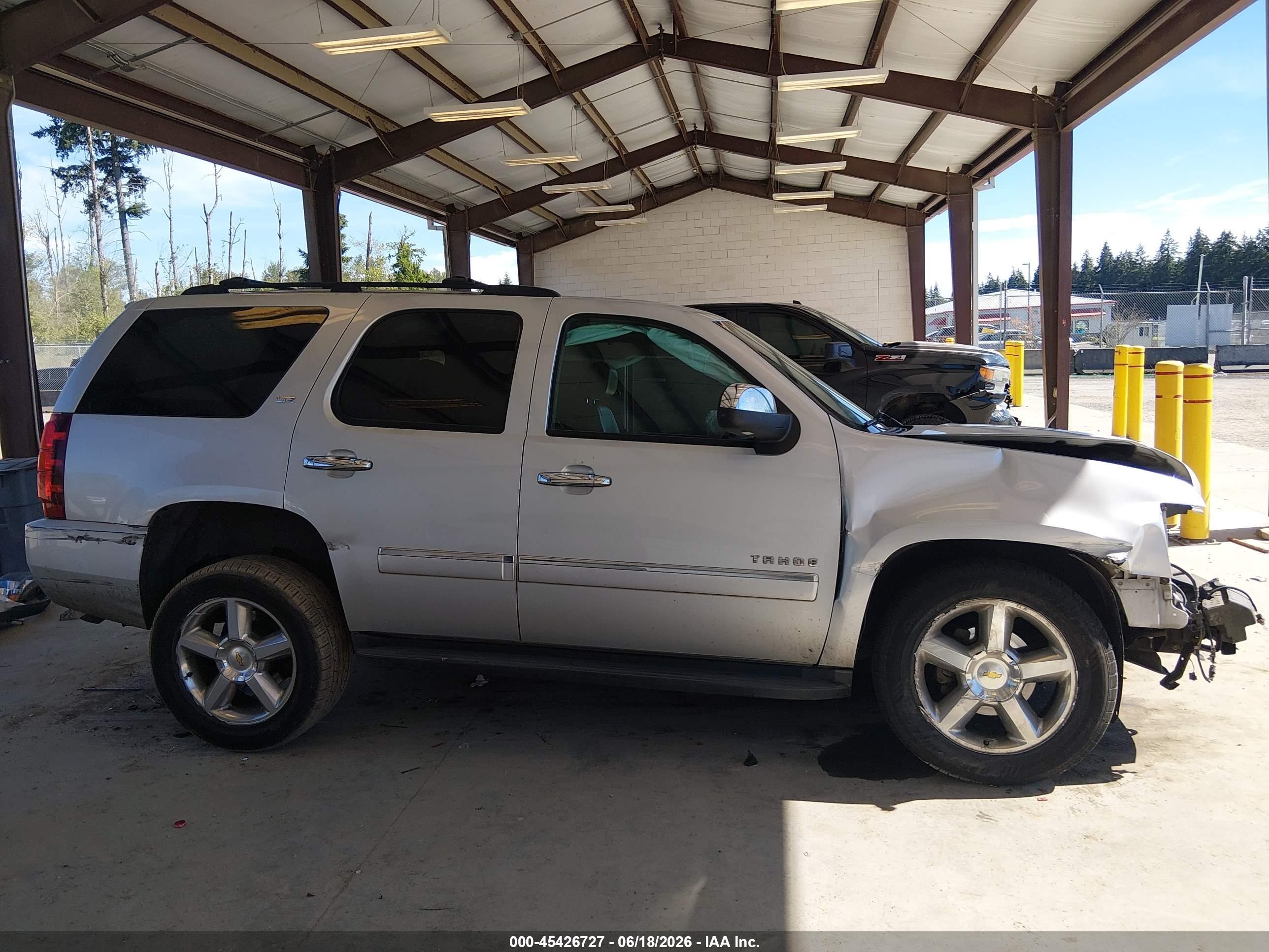 2013 Chevrolet Tahoe Ltz Silver vin: 1GNSKCE00DR302992