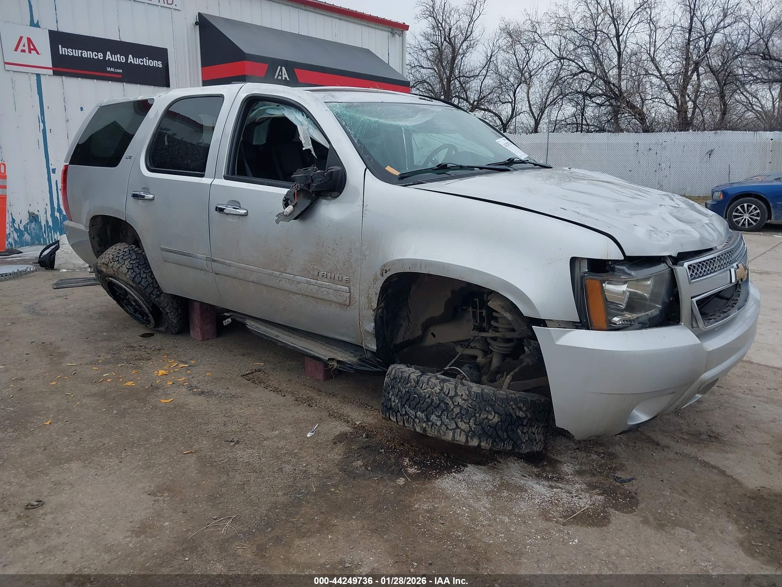 2011 Chevrolet Tahoe Ltz Серебряный vin: 1GNSKCE01BR244713