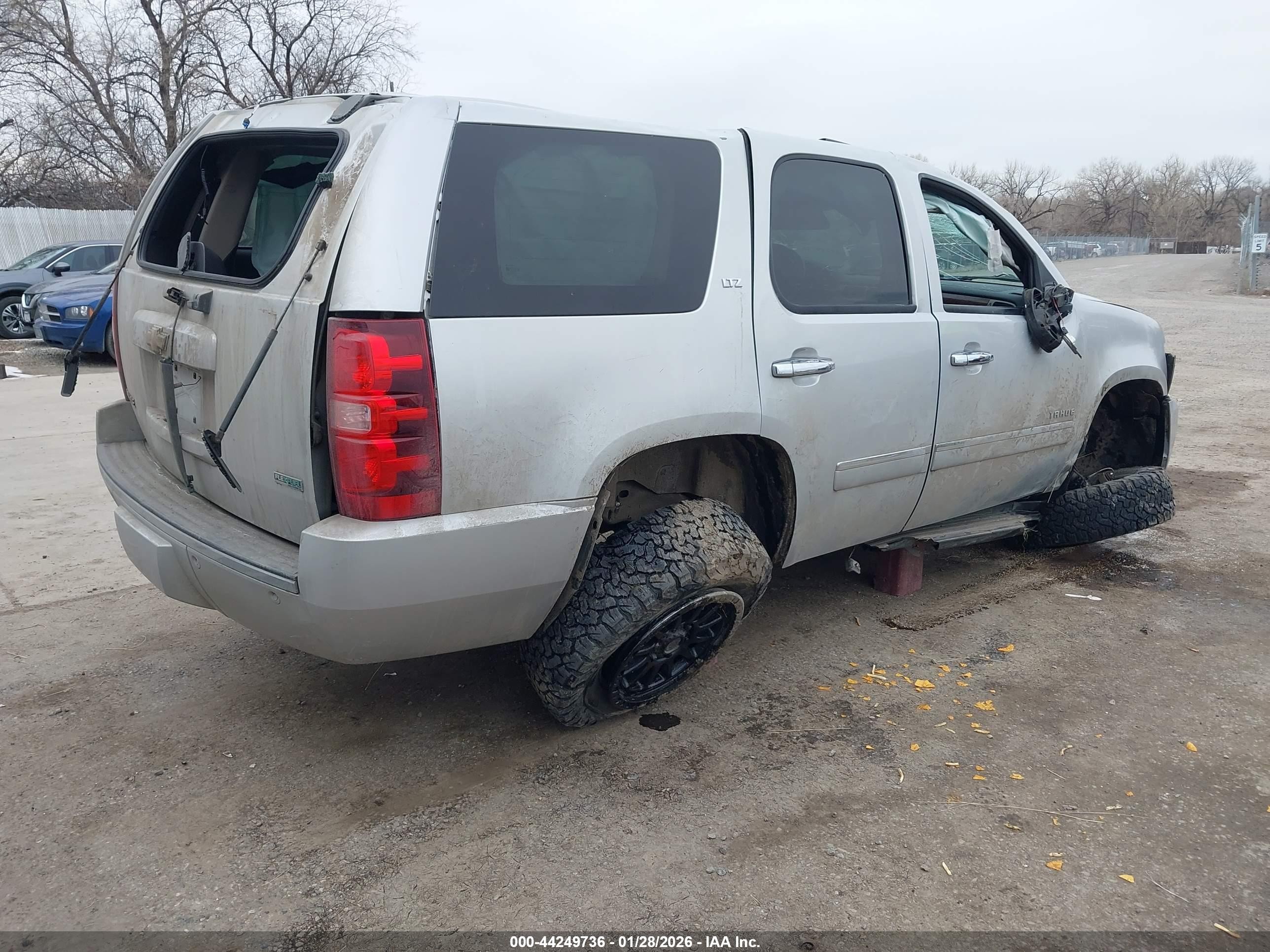 2011 Chevrolet Tahoe Ltz Silver vin: 1GNSKCE01BR244713