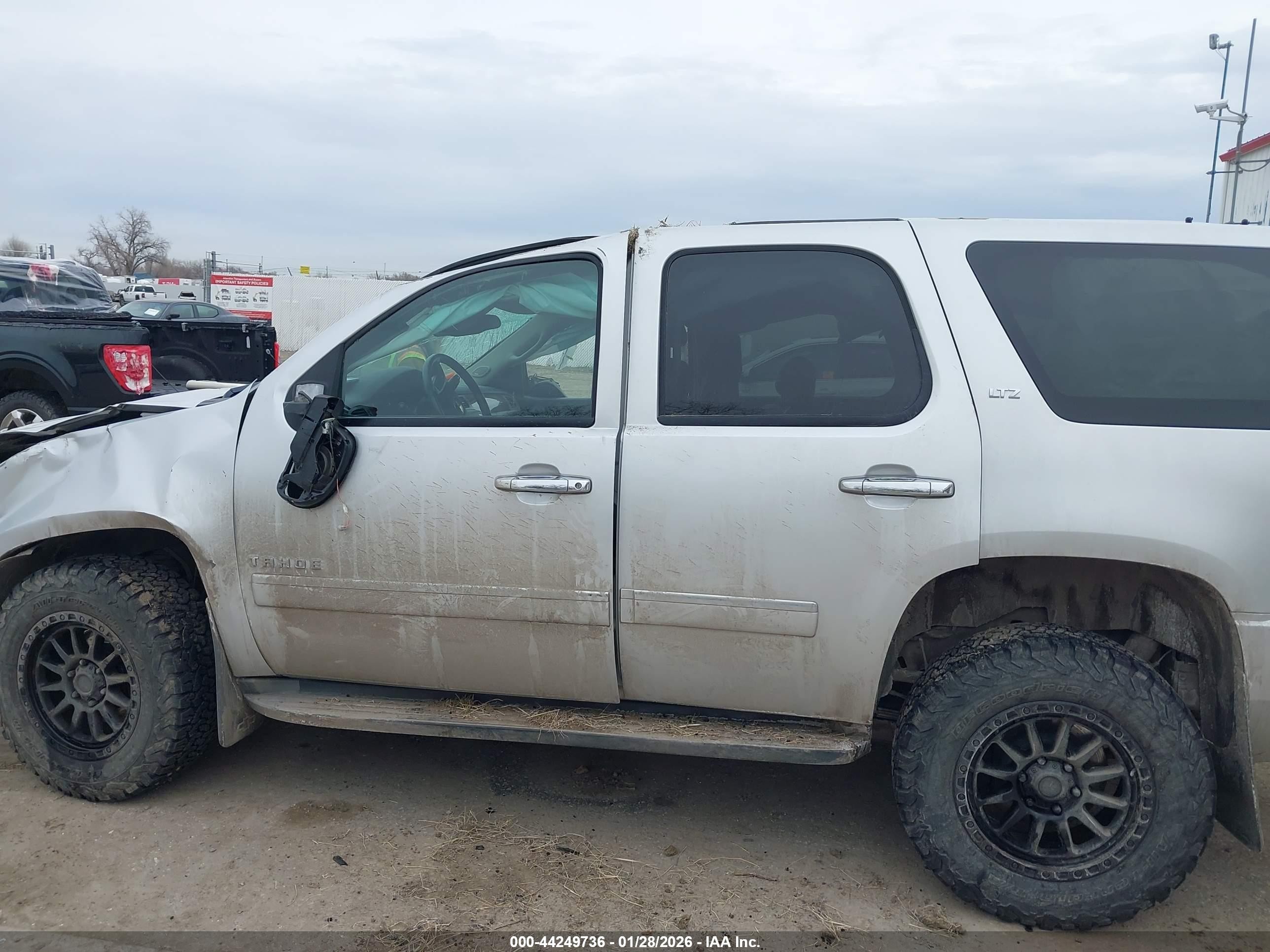 2011 Chevrolet Tahoe Ltz Silver vin: 1GNSKCE01BR244713