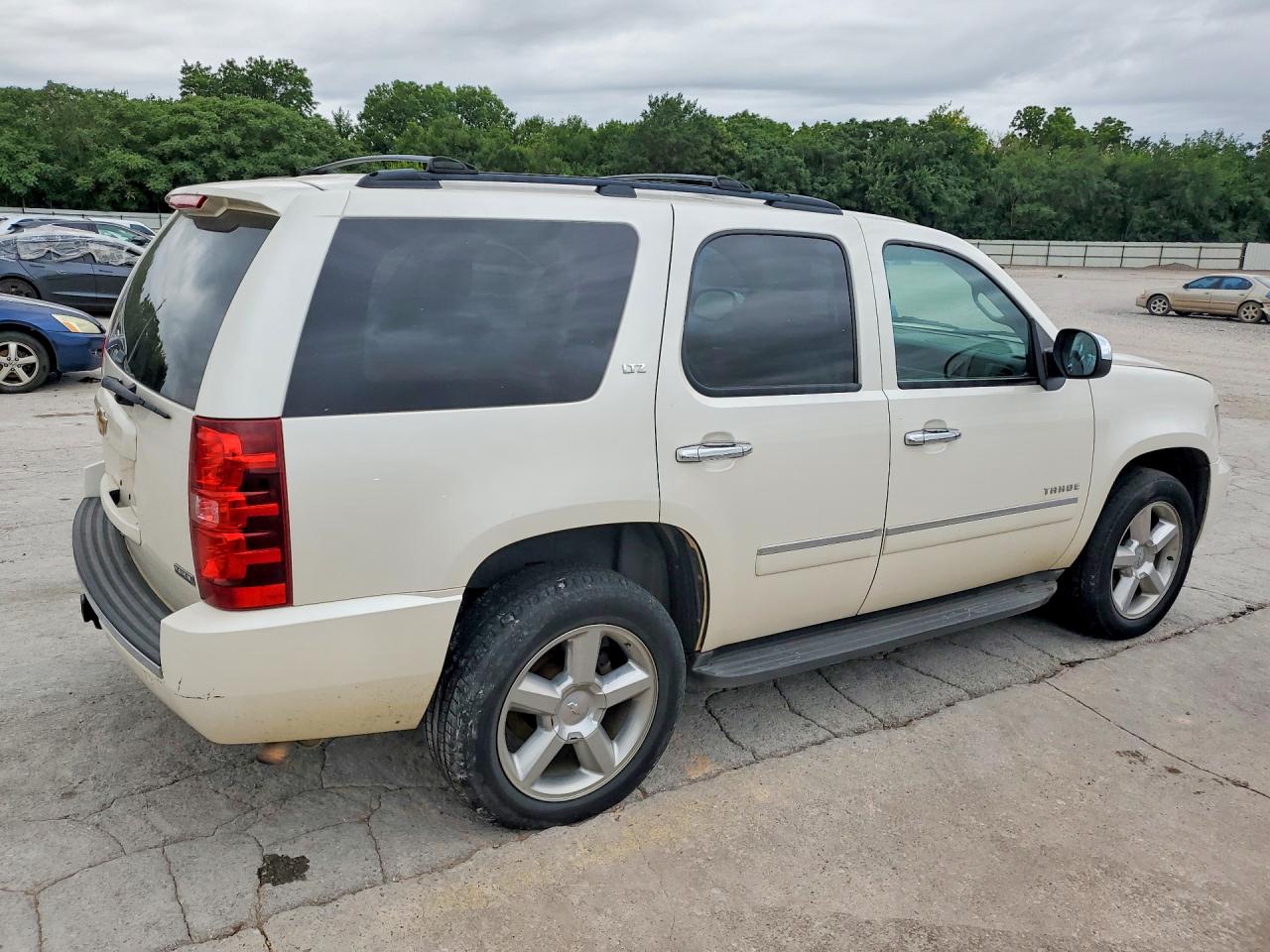2012 Chevrolet Tahoe K1500 Ltz White vin: 1GNSKCE01CR201507
