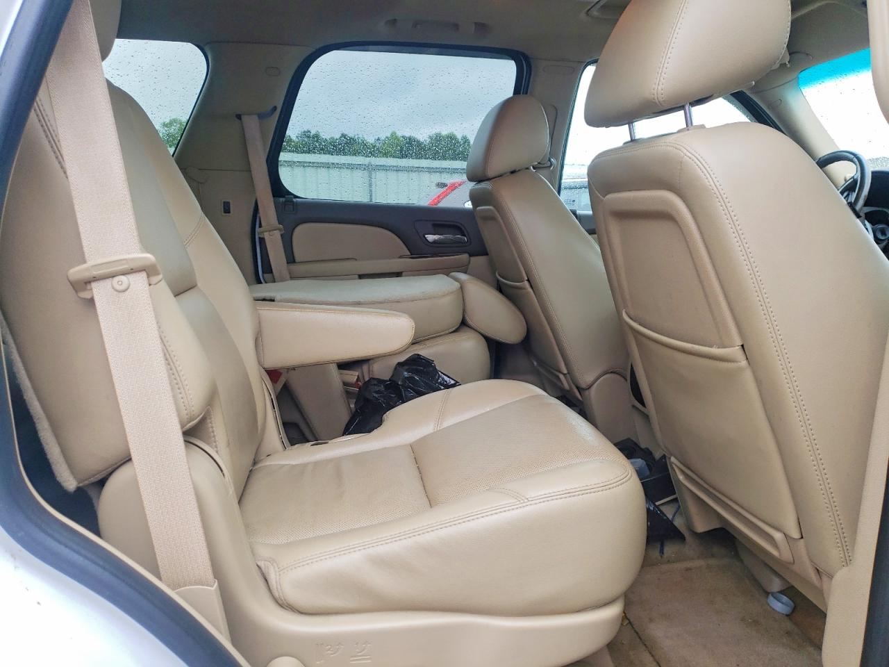 2011 Chevrolet Tahoe K1500 Ltz Белый vin: 1GNSKCE02BR262492