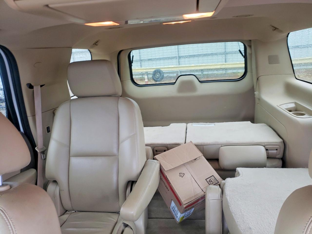 2011 Chevrolet Tahoe K1500 Ltz Белый vin: 1GNSKCE02BR262492