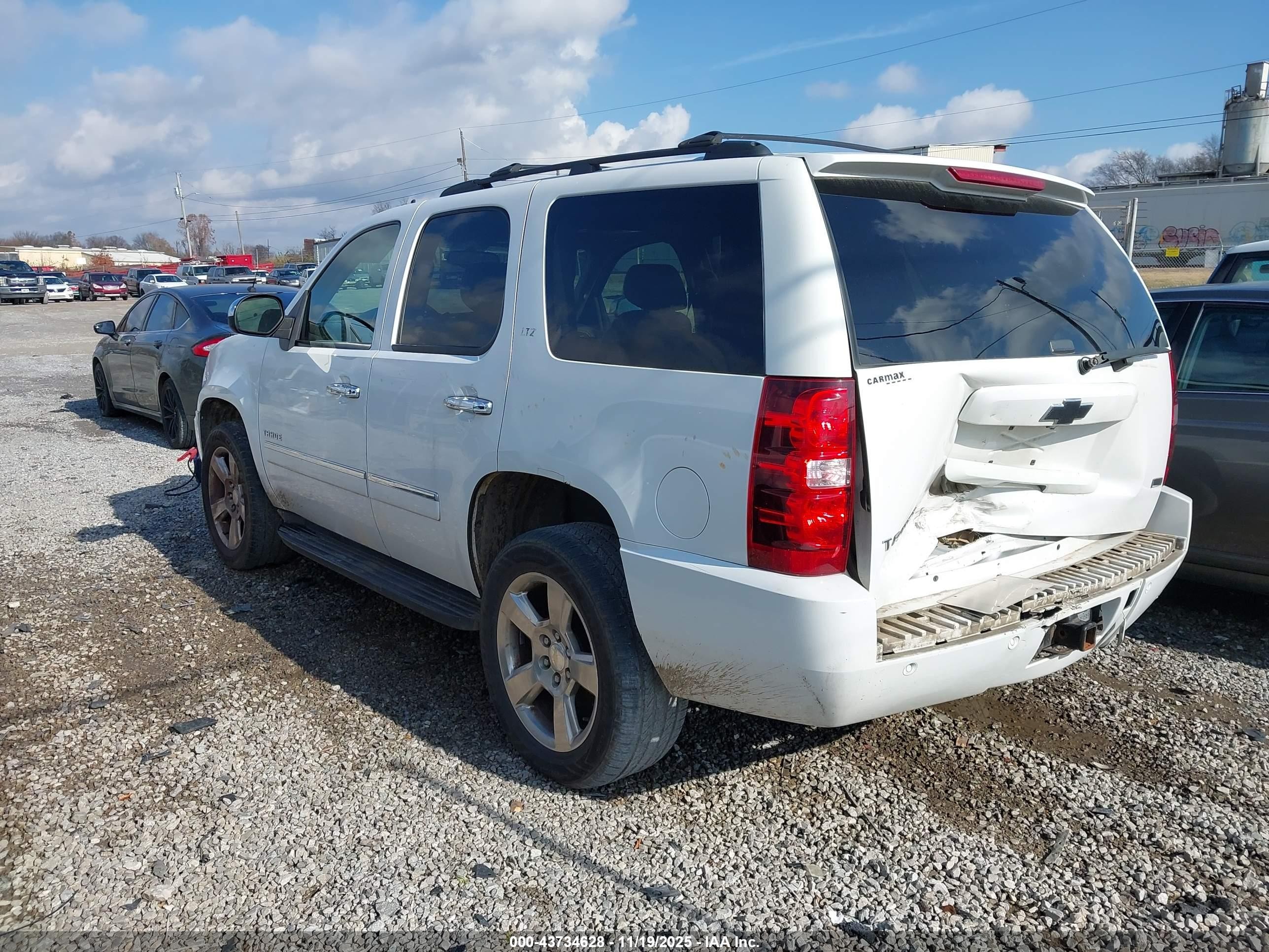 2011 Chevrolet Tahoe Ltz White vin: 1GNSKCE02BR284945