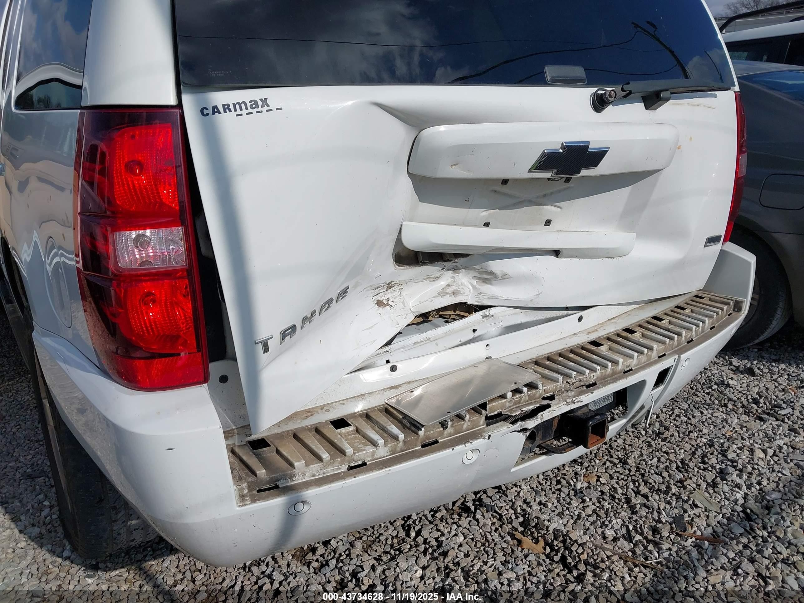 2011 Chevrolet Tahoe Ltz White vin: 1GNSKCE02BR284945