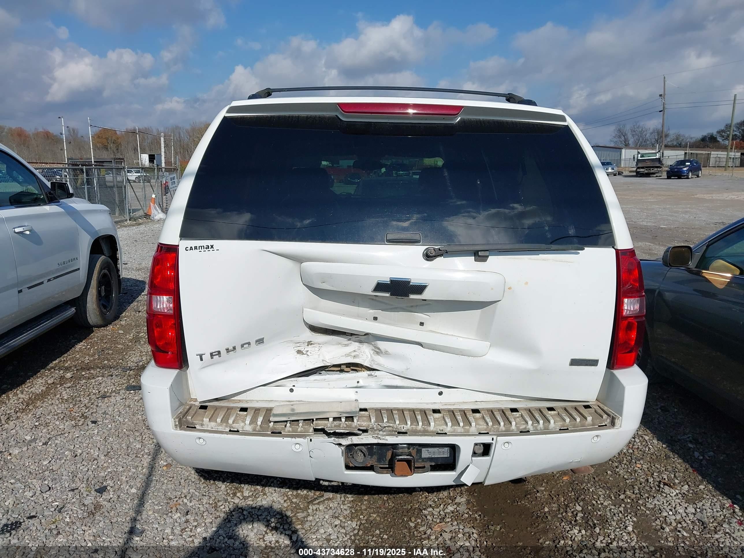 2011 Chevrolet Tahoe Ltz White vin: 1GNSKCE02BR284945