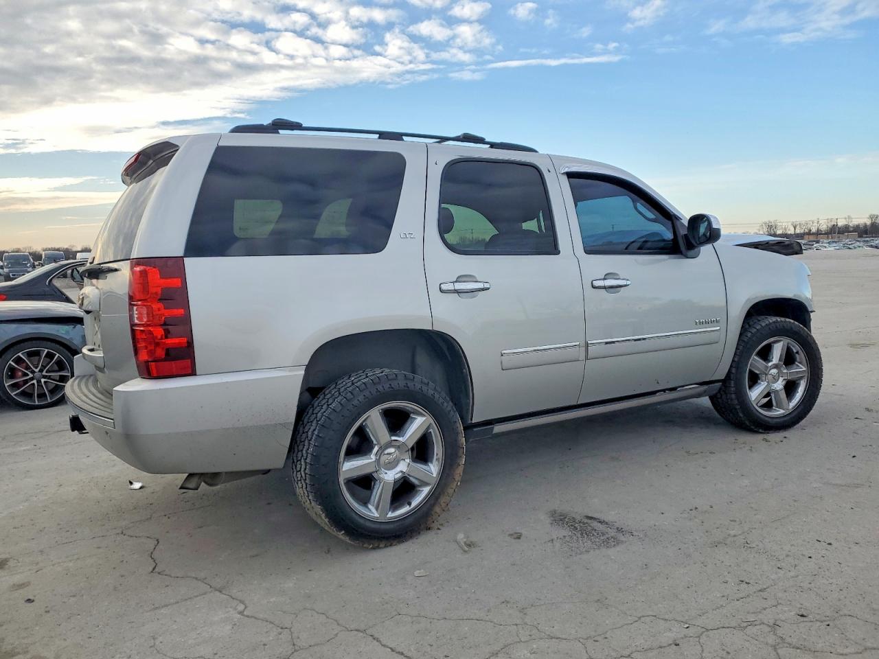 2013 Chevrolet Tahoe K1500 Ltz Silver vin: 1GNSKCE02DR264715
