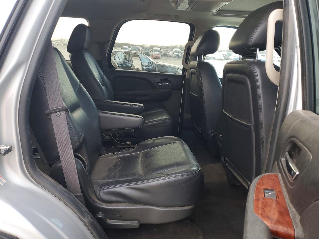 2013 Chevrolet Tahoe K1500 Ltz Silver vin: 1GNSKCE02DR264715