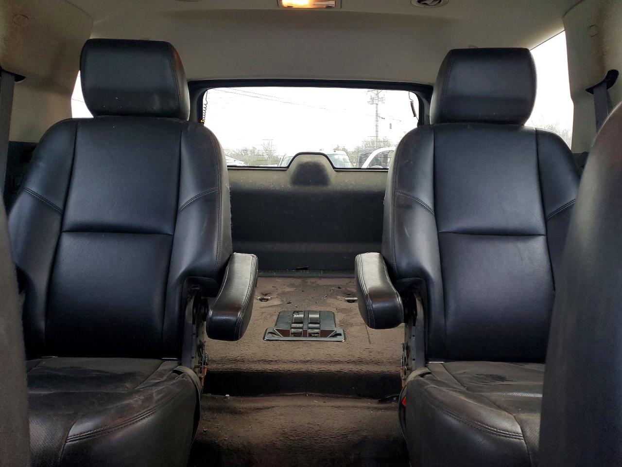 2013 Chevrolet Tahoe K1500 Ltz Silver vin: 1GNSKCE02DR264715