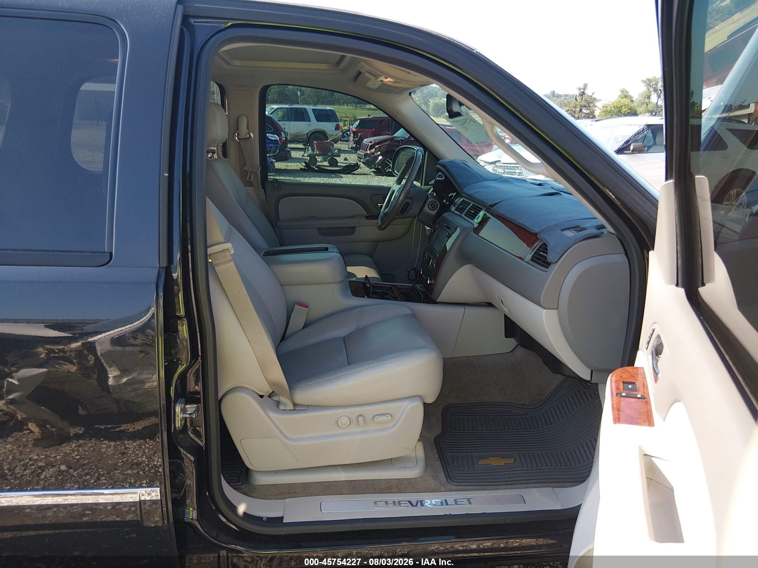 2013 Chevrolet Tahoe Ltz Black vin: 1GNSKCE02DR323567