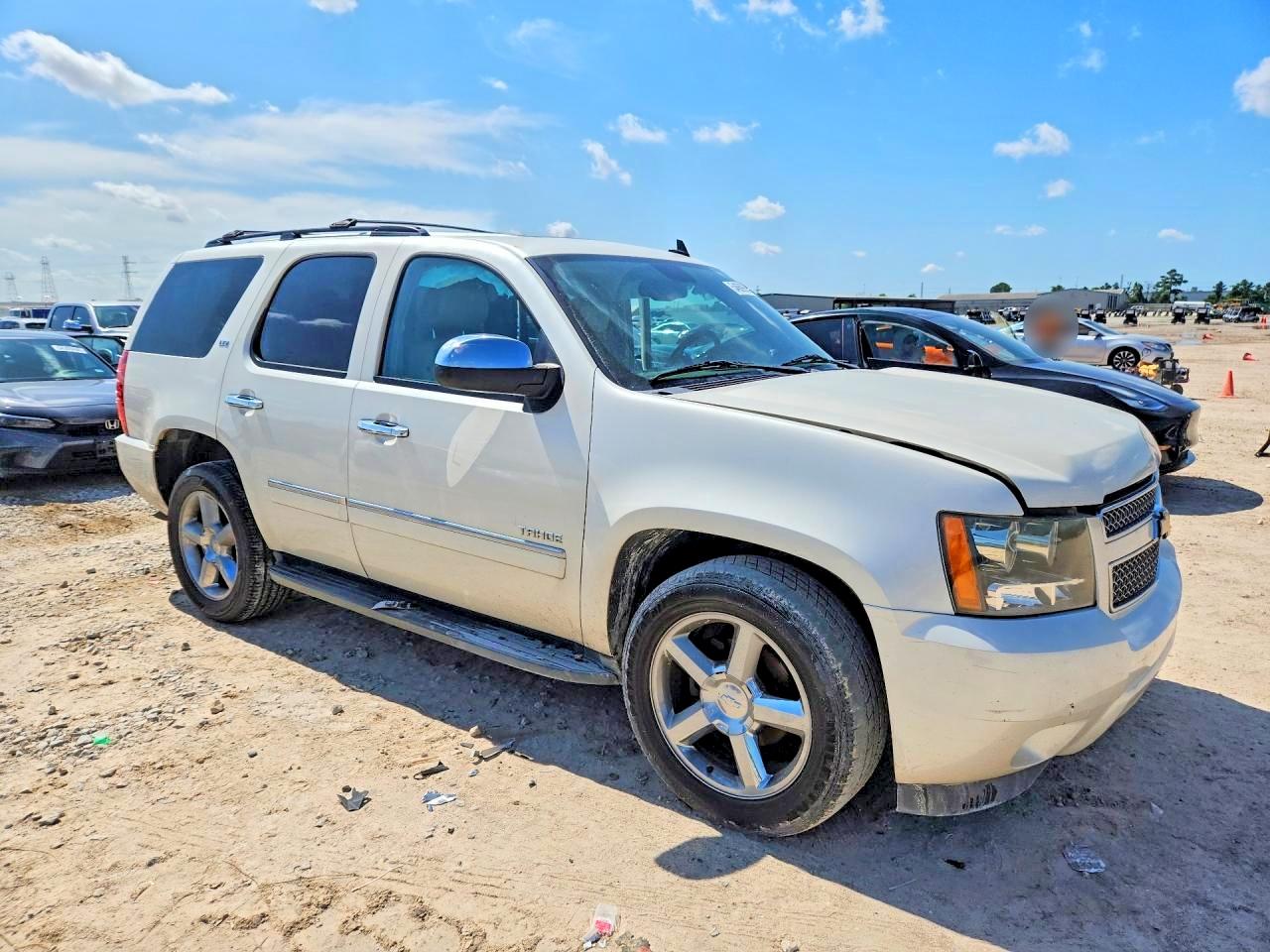 2011 Chevrolet Tahoe White vin: 1GNSKCE03BR134617