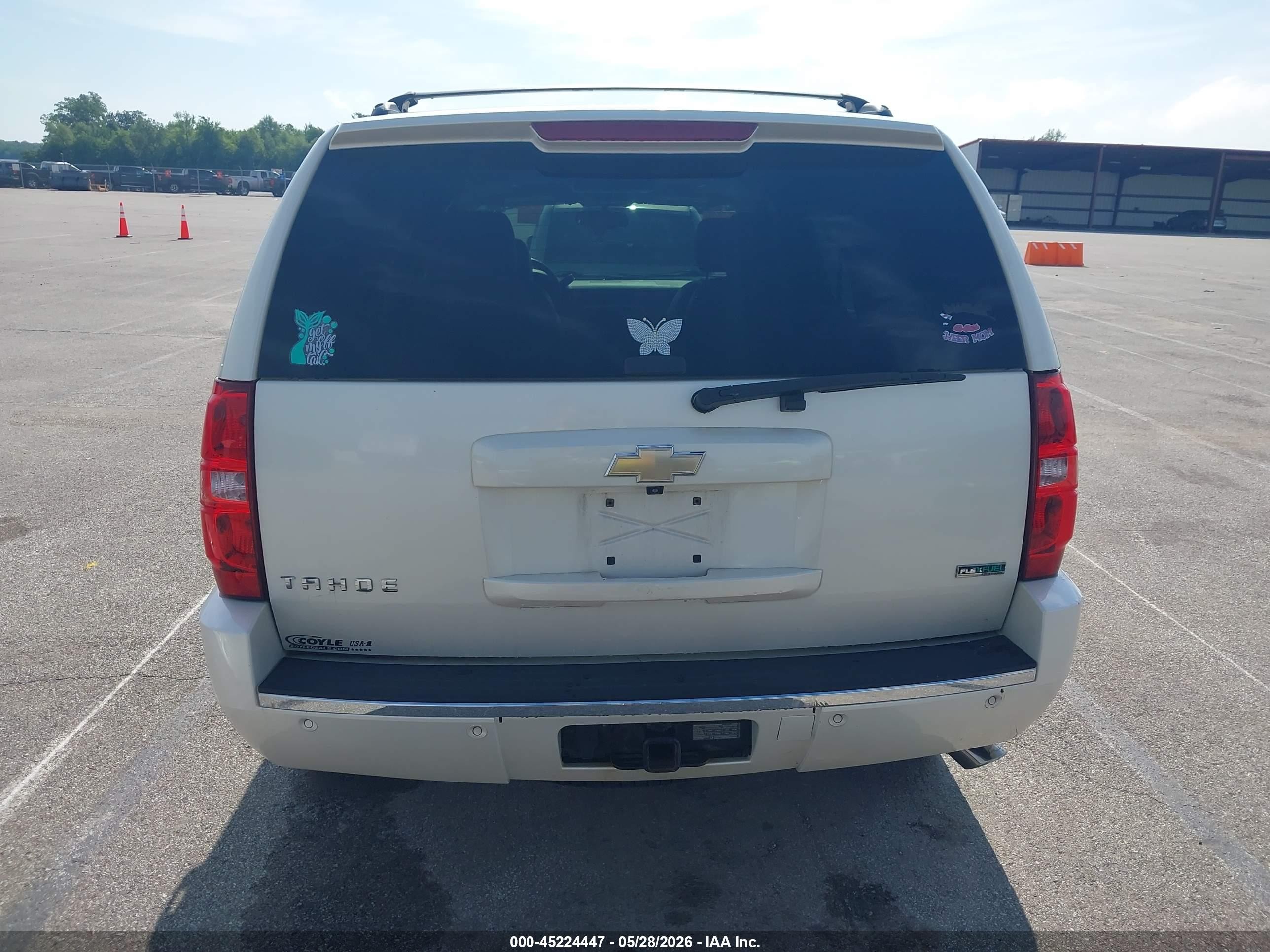 2011 Chevrolet Tahoe Ltz White vin: 1GNSKCE03BR256071